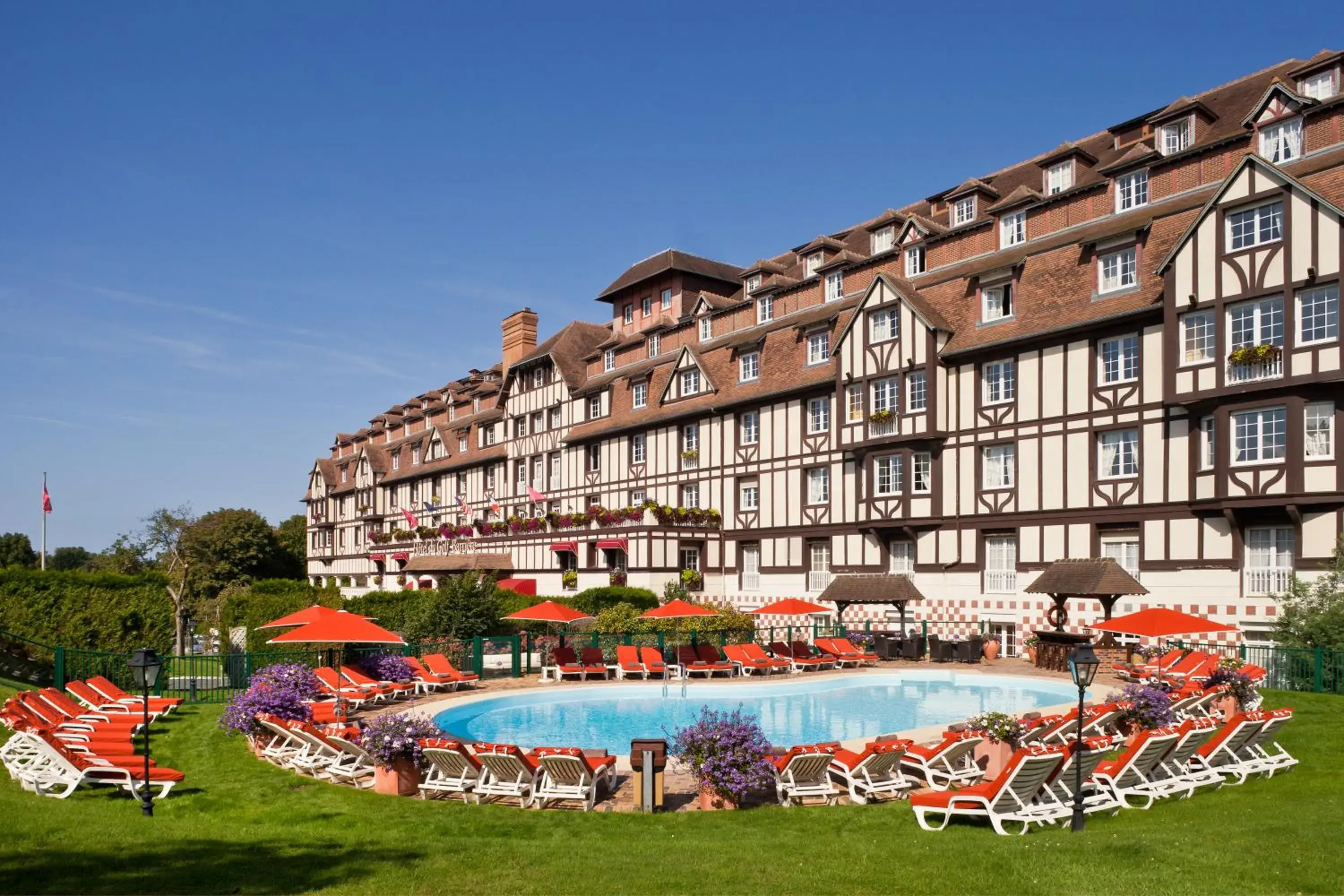 Facade/entrance, Property Building in Hôtel Barrière L'Hôtel du Golf