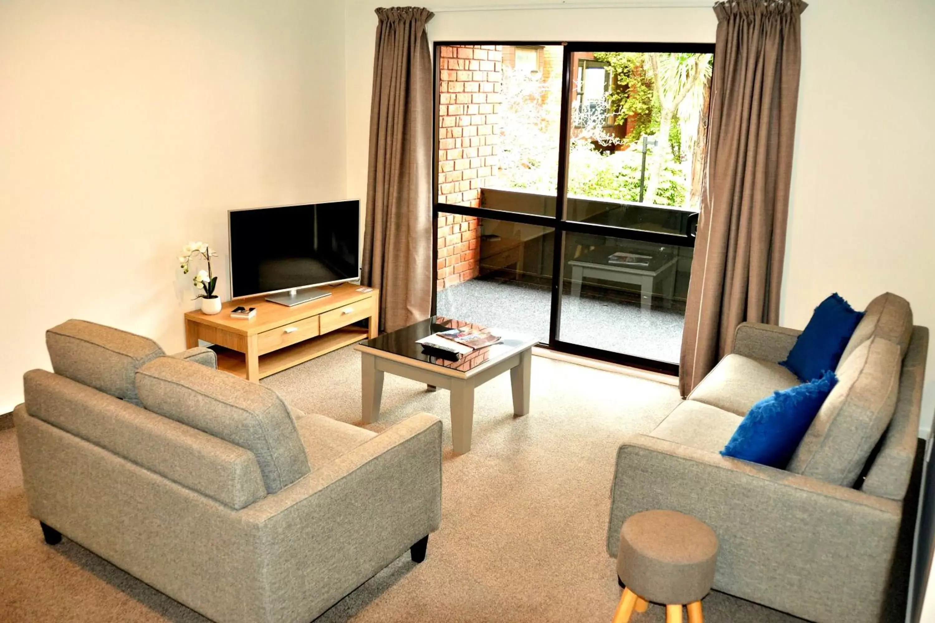 Living room, Seating Area in St James Apartments