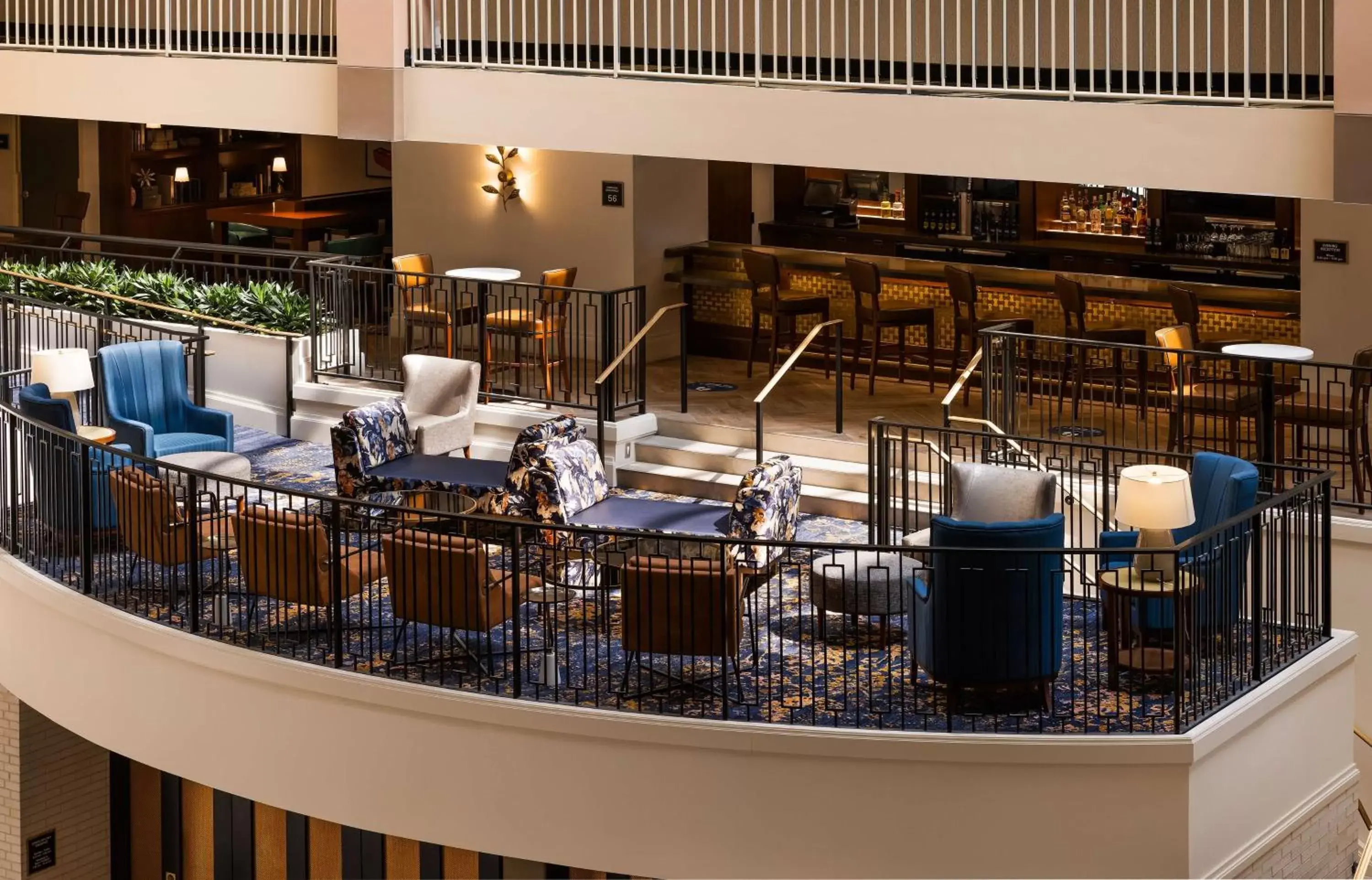 Lounge or bar, Restaurant/Places to Eat in Embassy Suites by Hilton Atlanta Buckhead