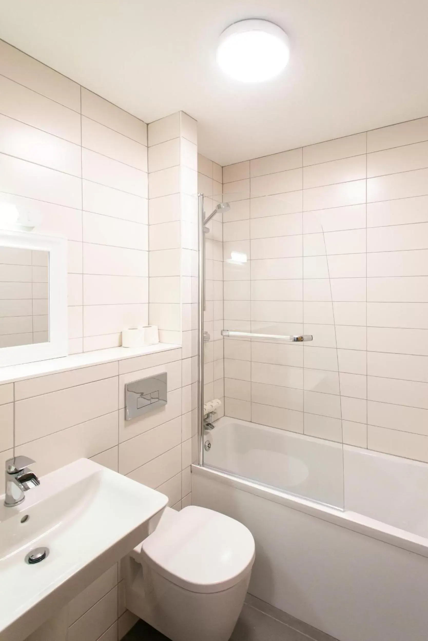 Shower, Bathroom in Tregenna Castle Resort