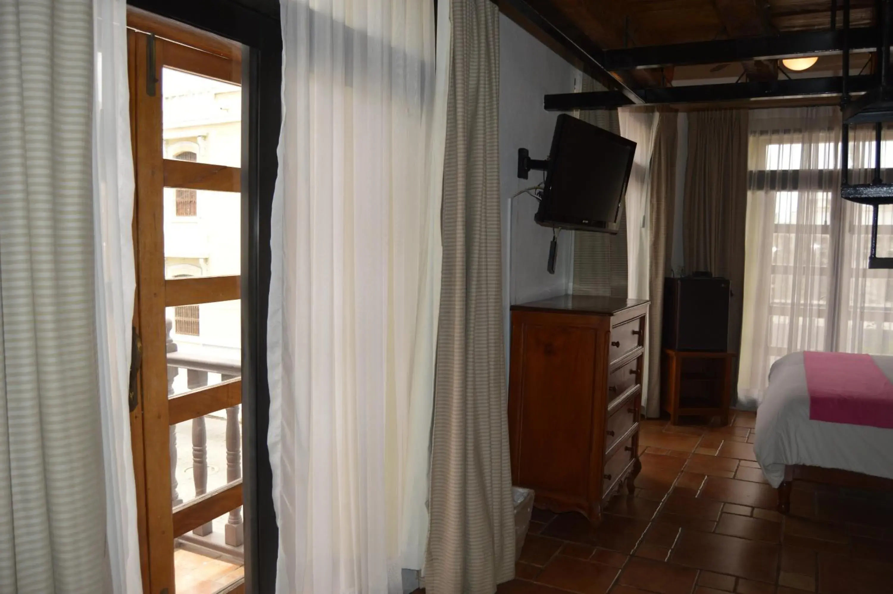 Bedroom, TV/Entertainment Center in Hotel Meson del Mar