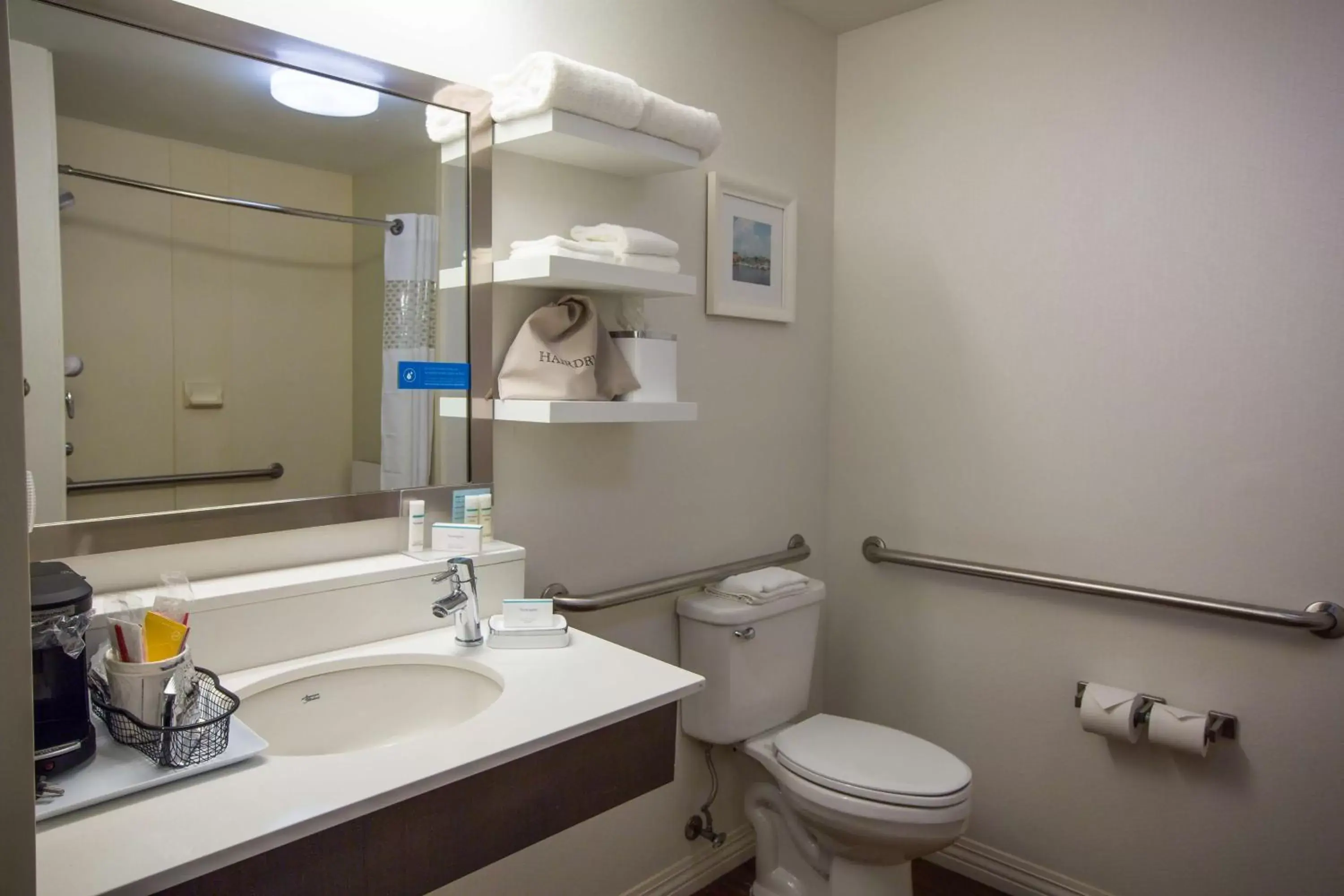 Bathroom in Hampton Inn Washington
