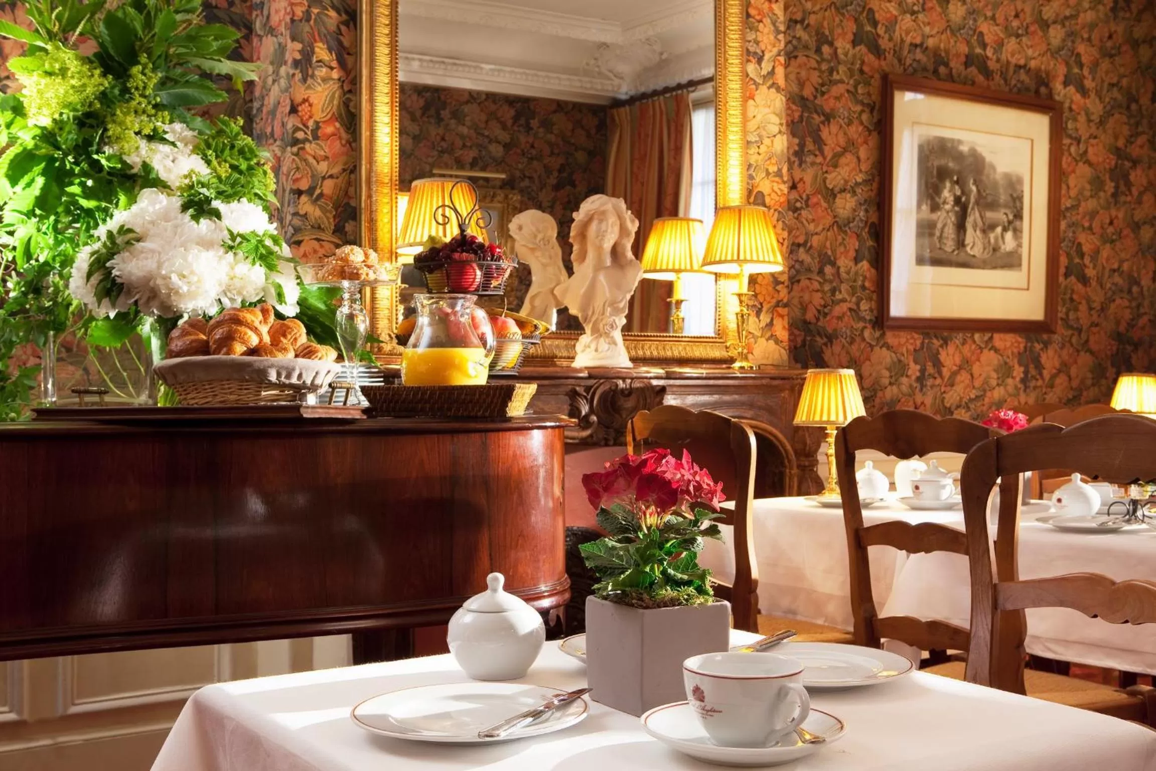 Breakfast in Hotel d'Angleterre