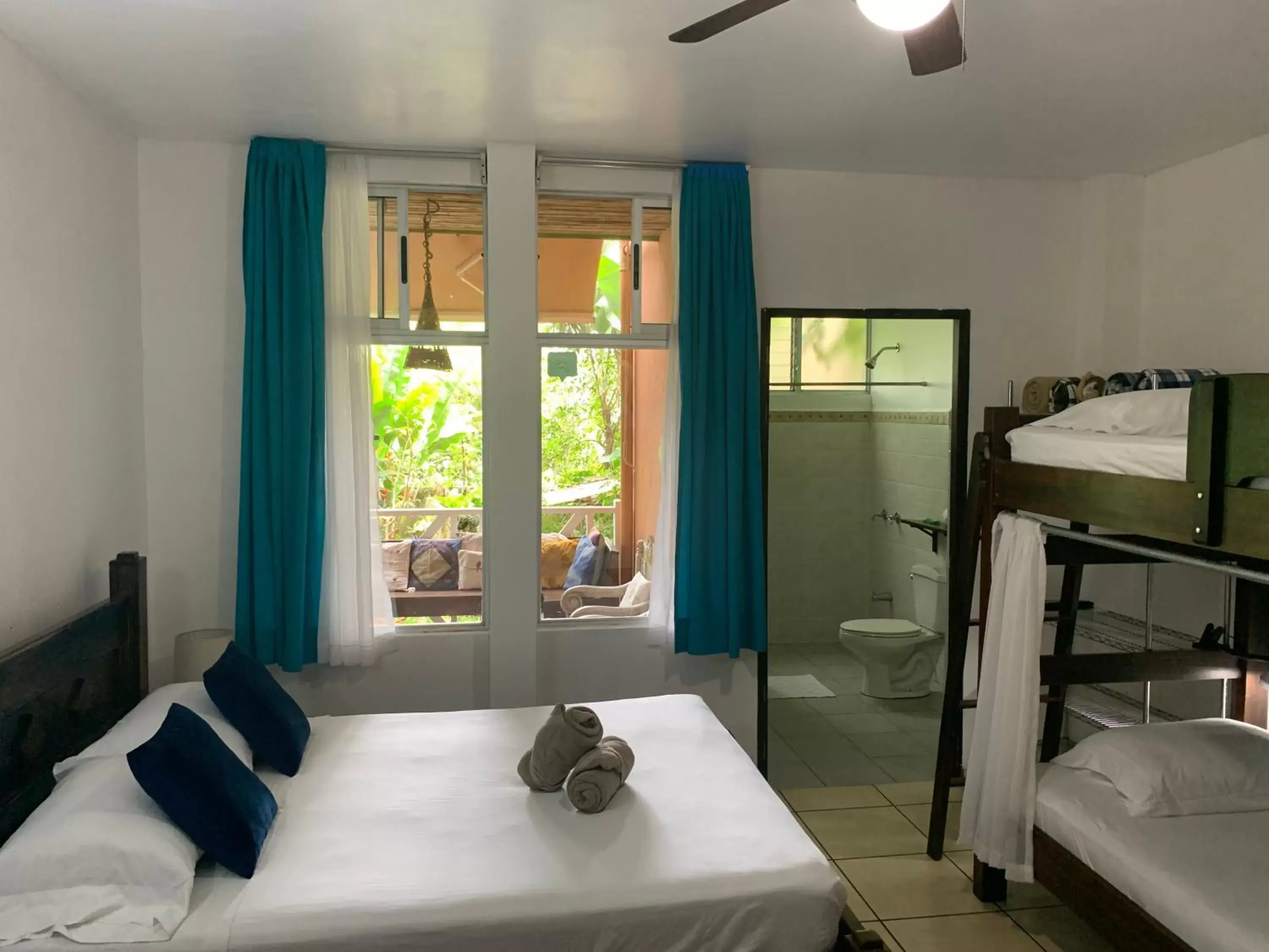 Family Room with Private Bathroom in Casa de Lis Hotel & Tourist Info Centre Family Room with Private Bathroom in Casa de Lis Hotel & Tourist Info Centre