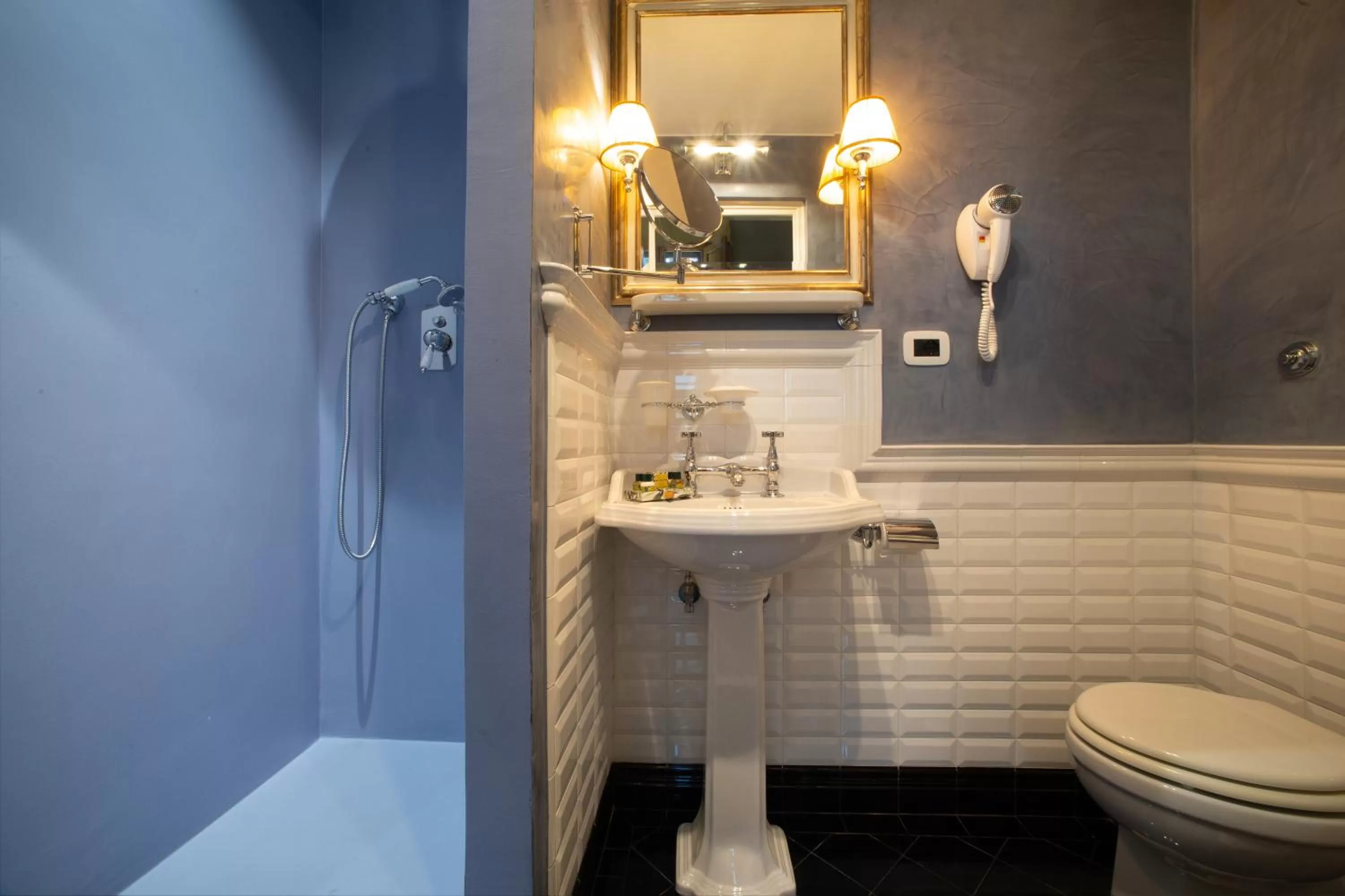 Bathroom in Boutique B&B Torre de' Conti