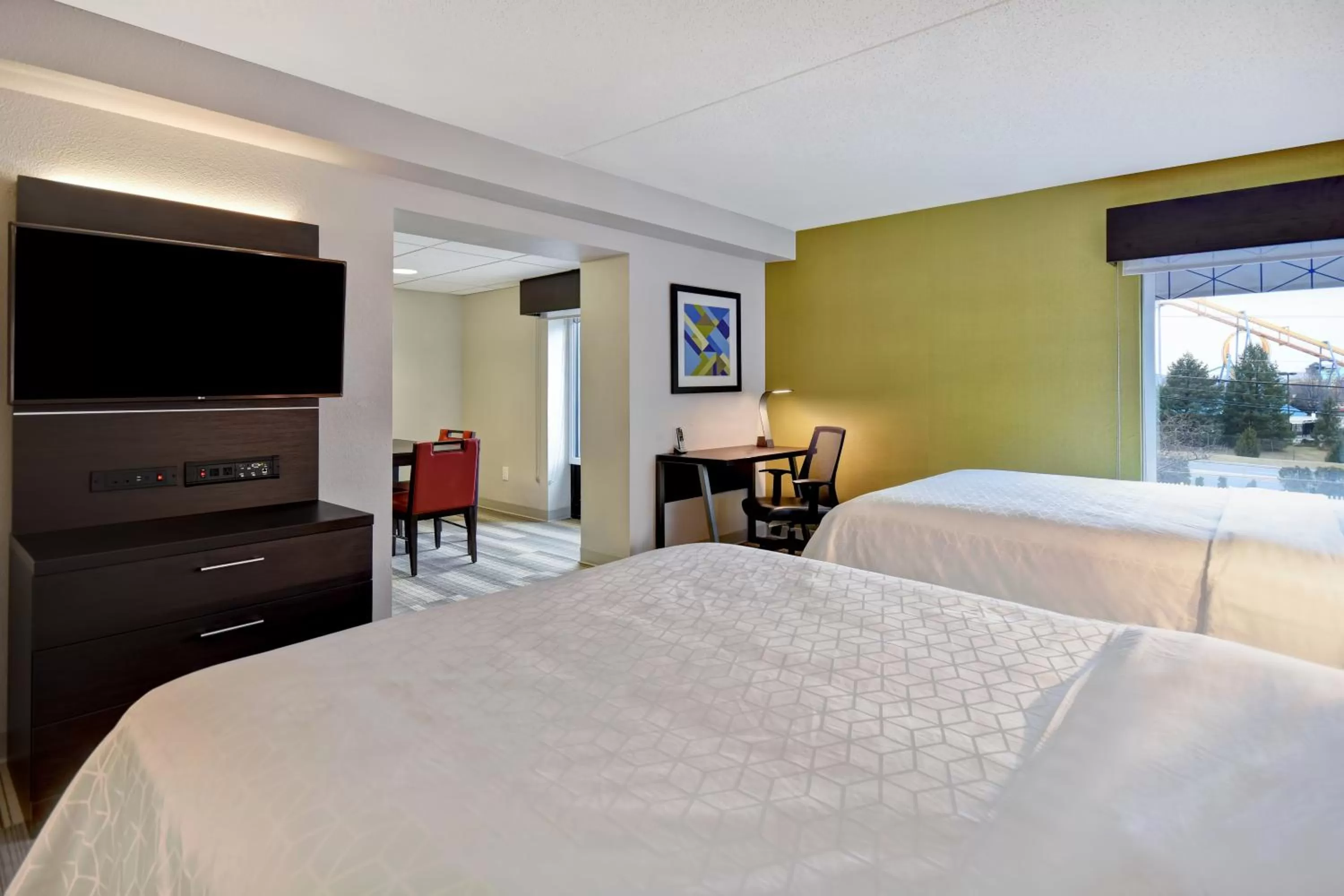 Photo of the whole room, Bed in Holiday Inn Express & Suites Allentown-Dorney Park Area by IHG