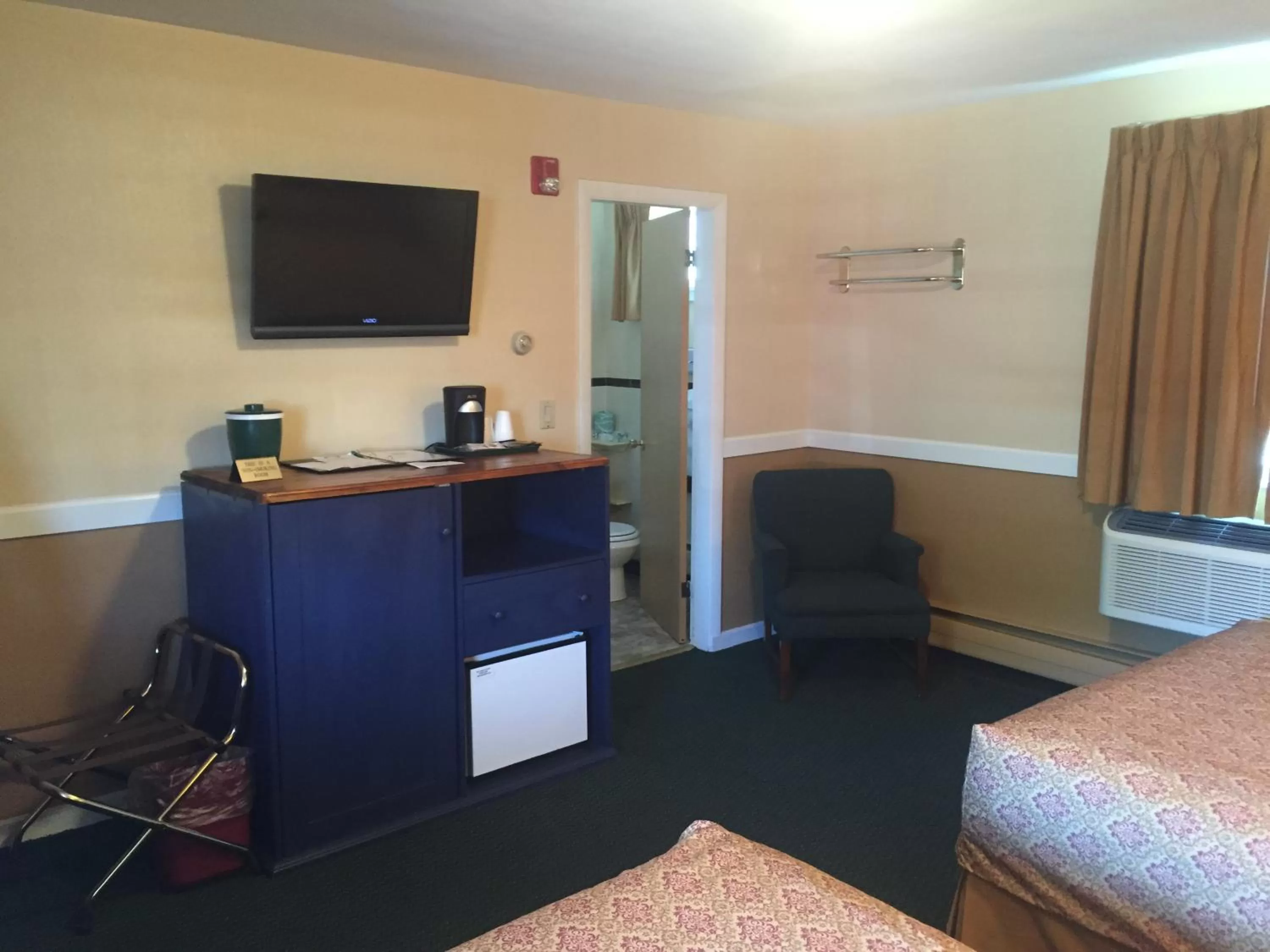 TV and multimedia, Bed in Briarcliff Motel