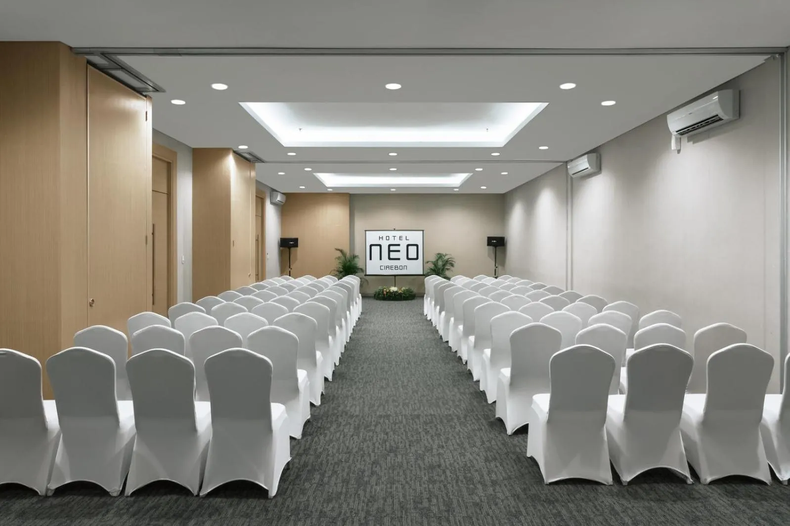 Meeting/conference room in Hotel NEO Cirebon by ASTON