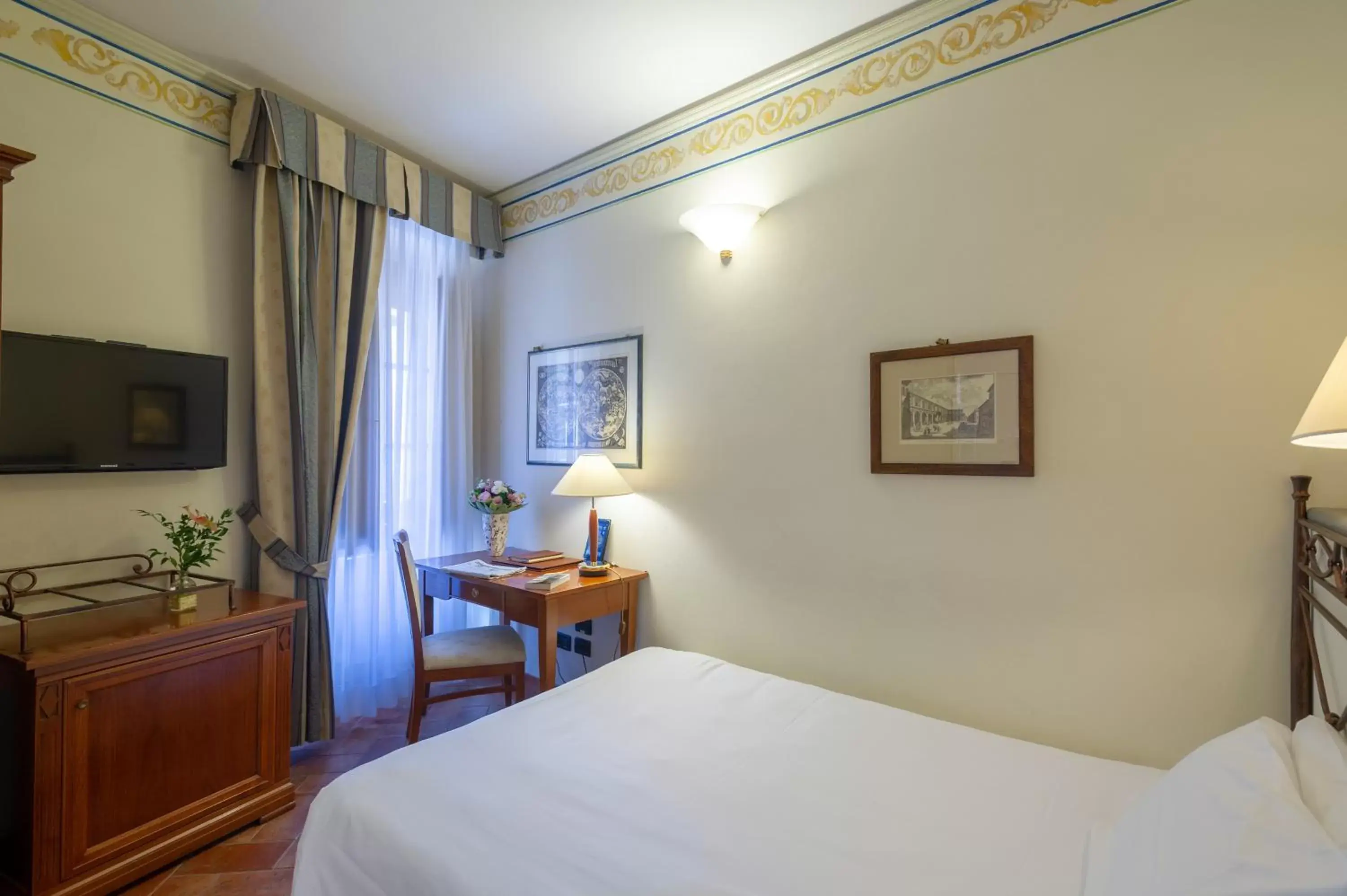 Bed in Hotel Davanzati