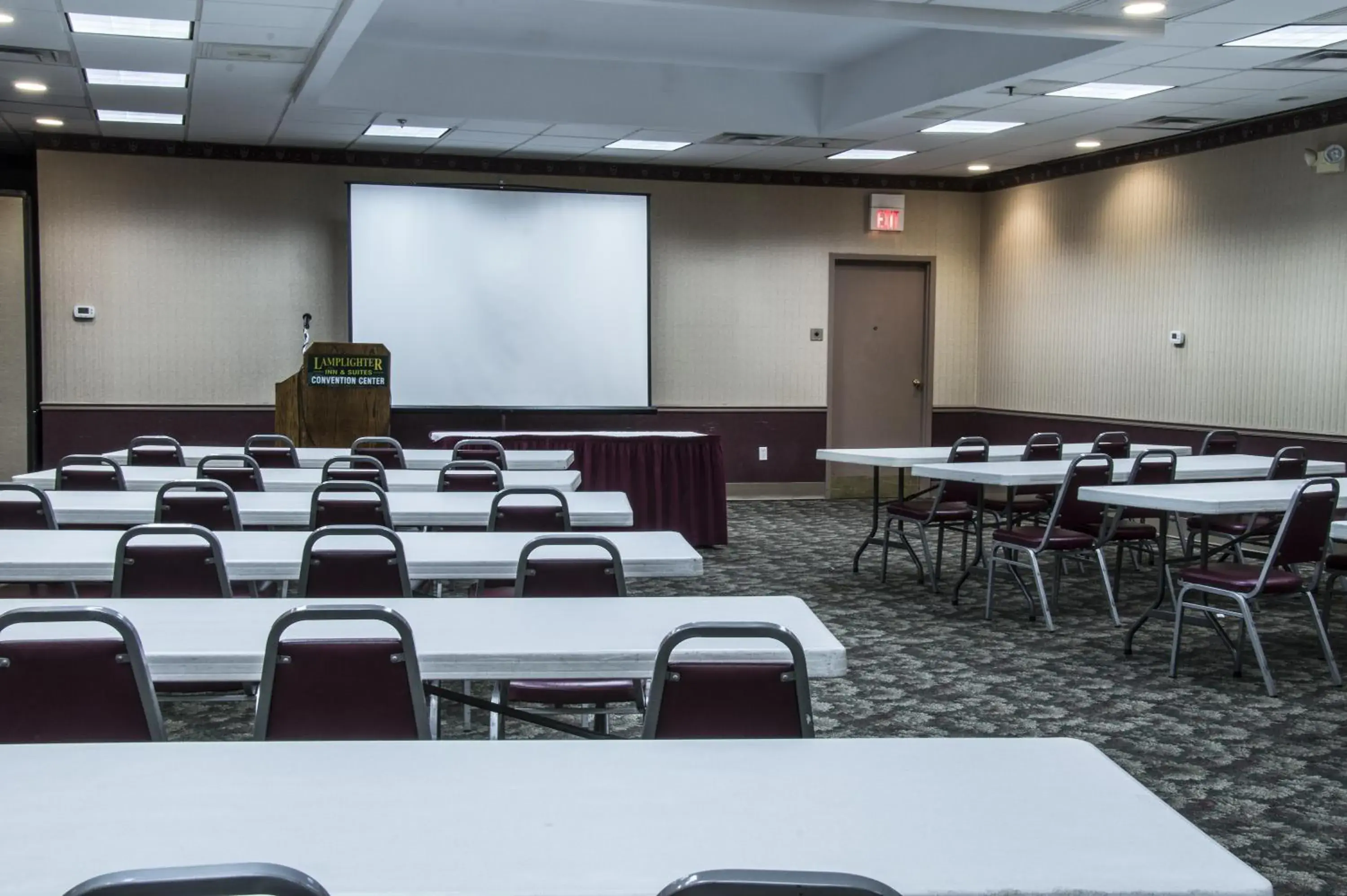 Banquet/Function facilities in Lamplighter Inn and Suites - North