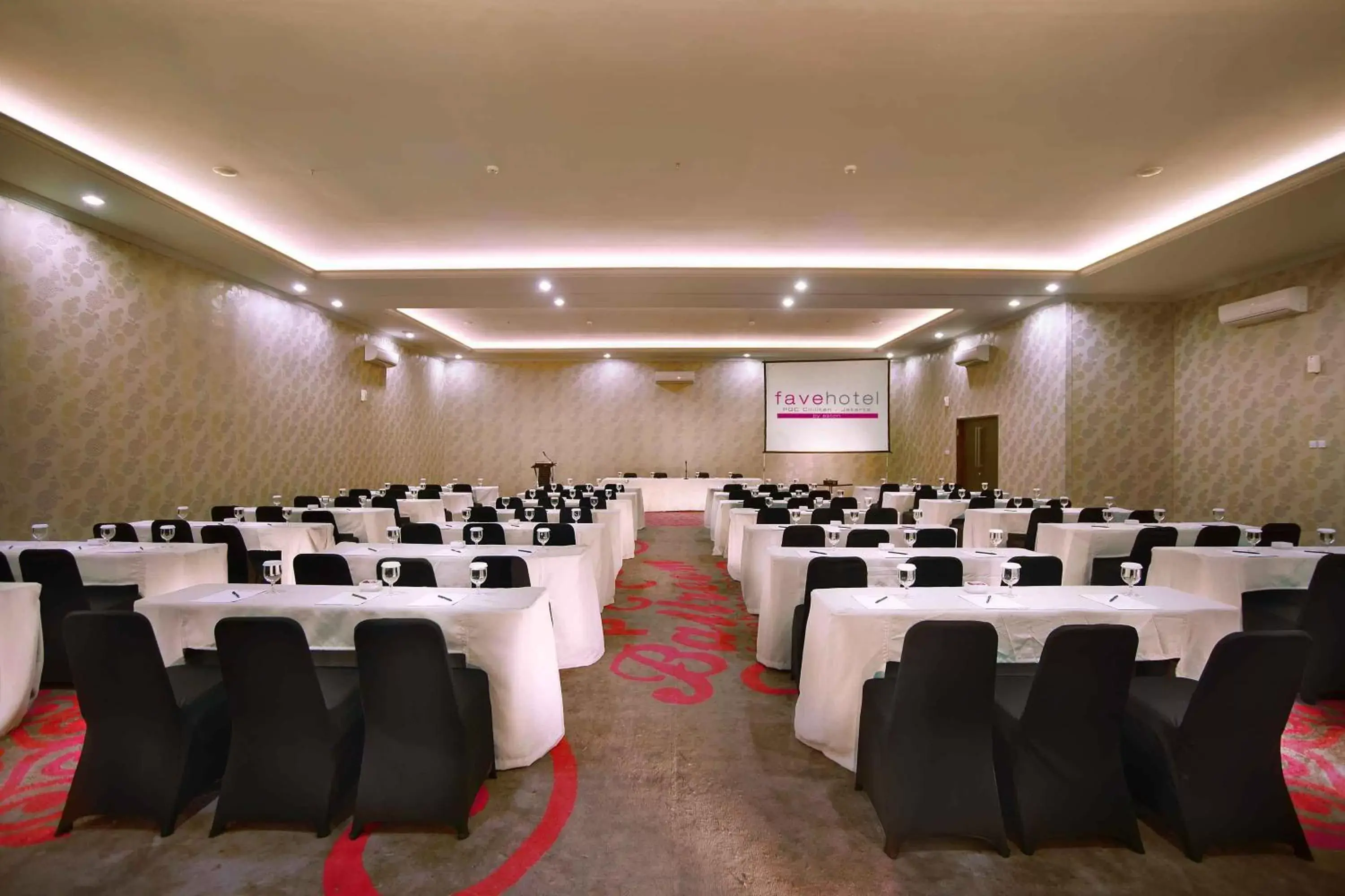 Business facilities in favehotel PGC Cililitan