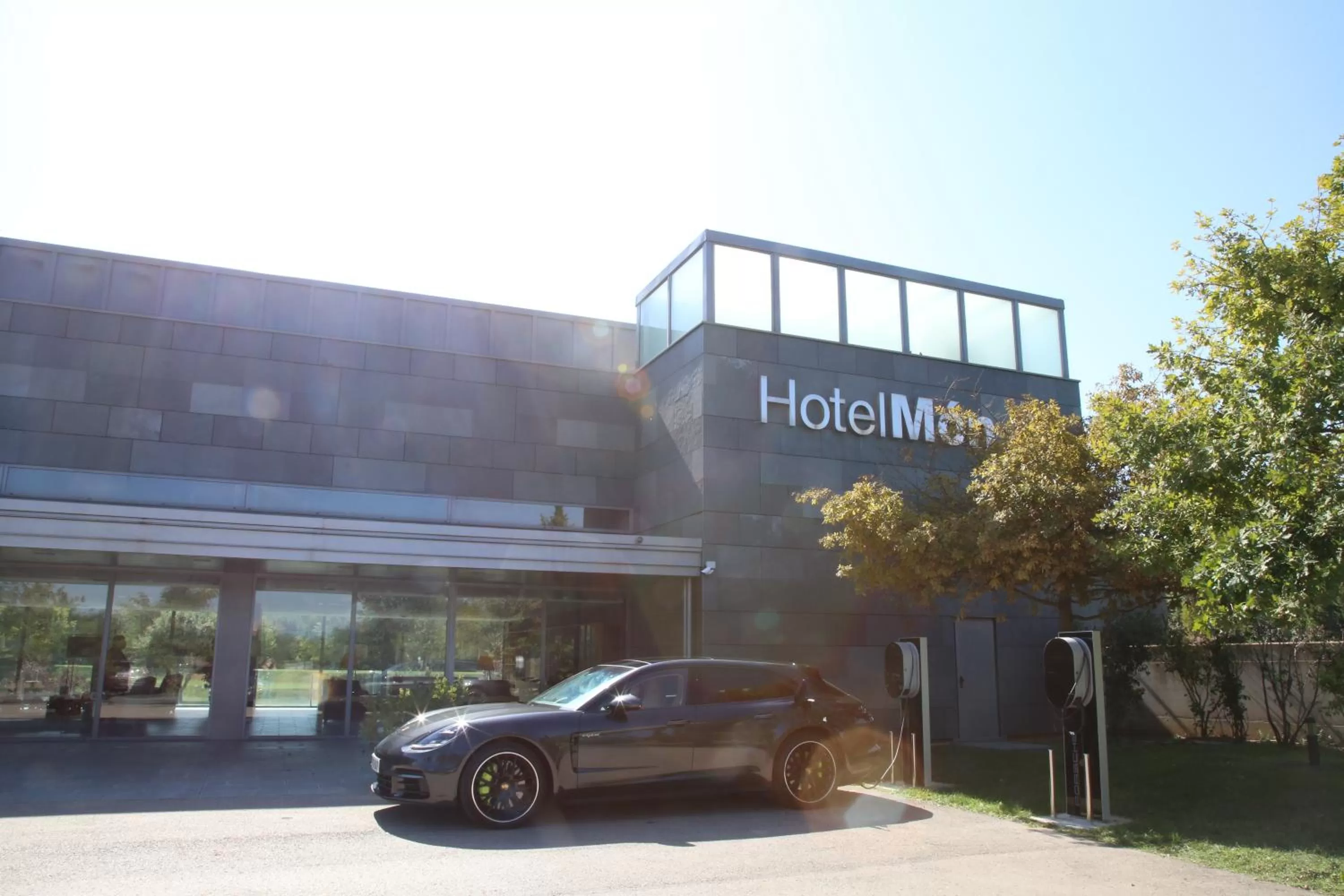 Facade/entrance in Hotel Món Sant Benet