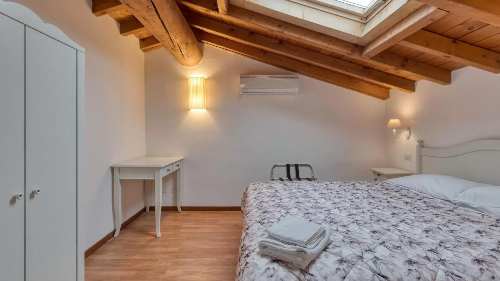 Property building, Bed in Cascina Volta