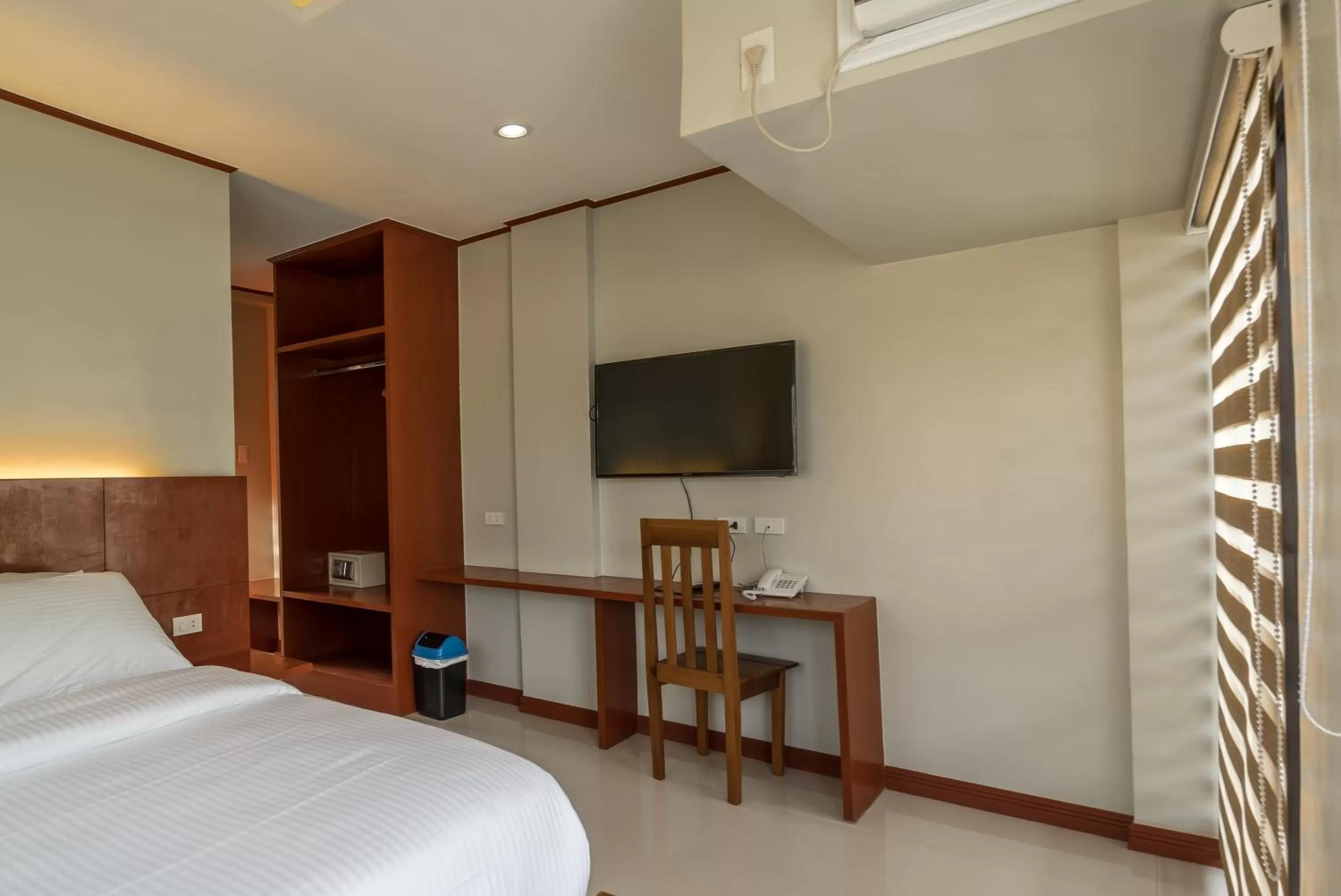 Bed in Coral Cliff Hotel