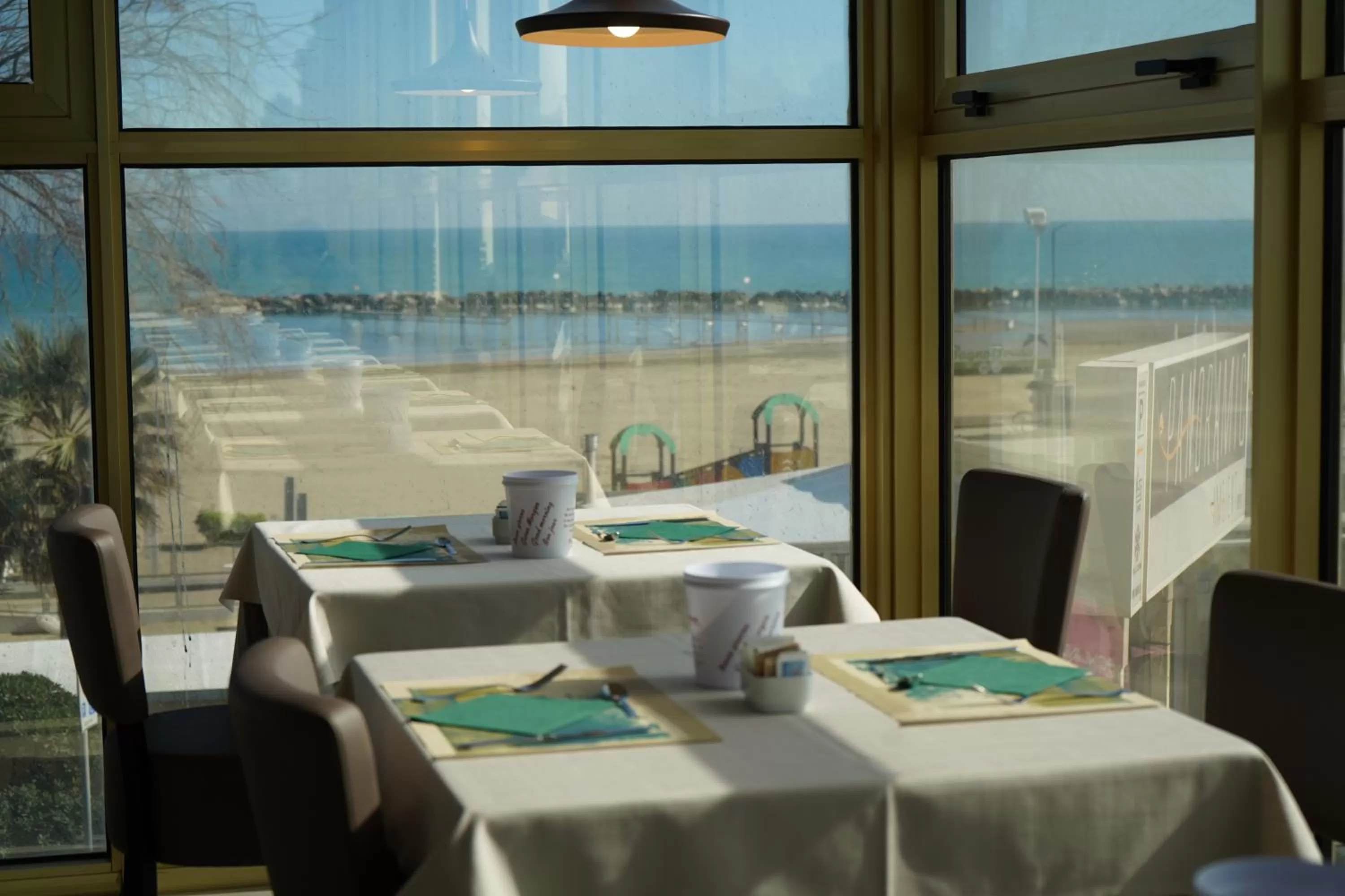 Restaurant/places to eat in AmbientHotels Panoramic