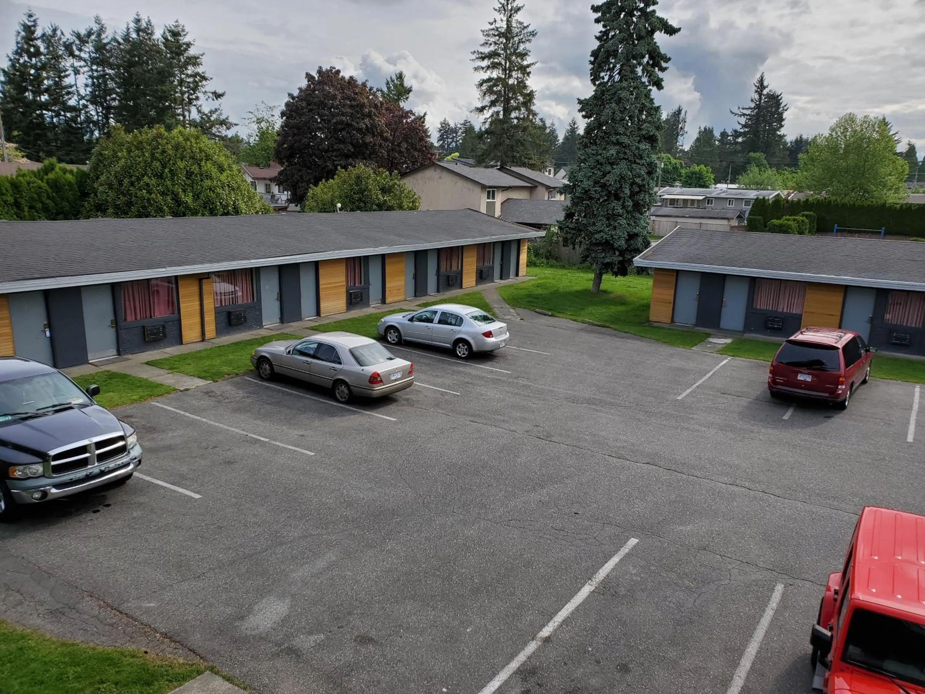 Property building in Alpine Inn Abbotsford