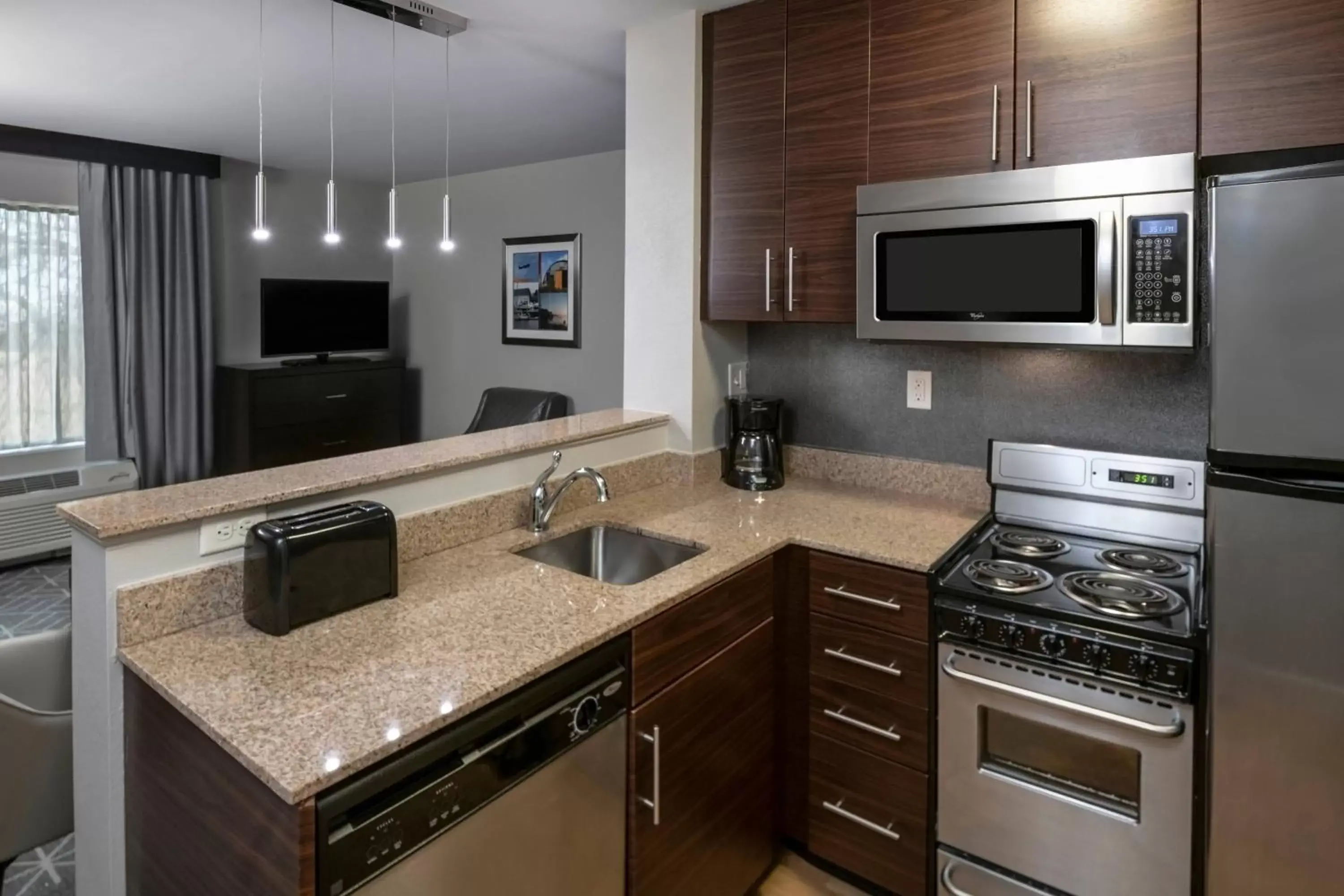 Bedroom, Kitchen/Kitchenette in TownePlace Suites by Marriott Providence North Kingstown