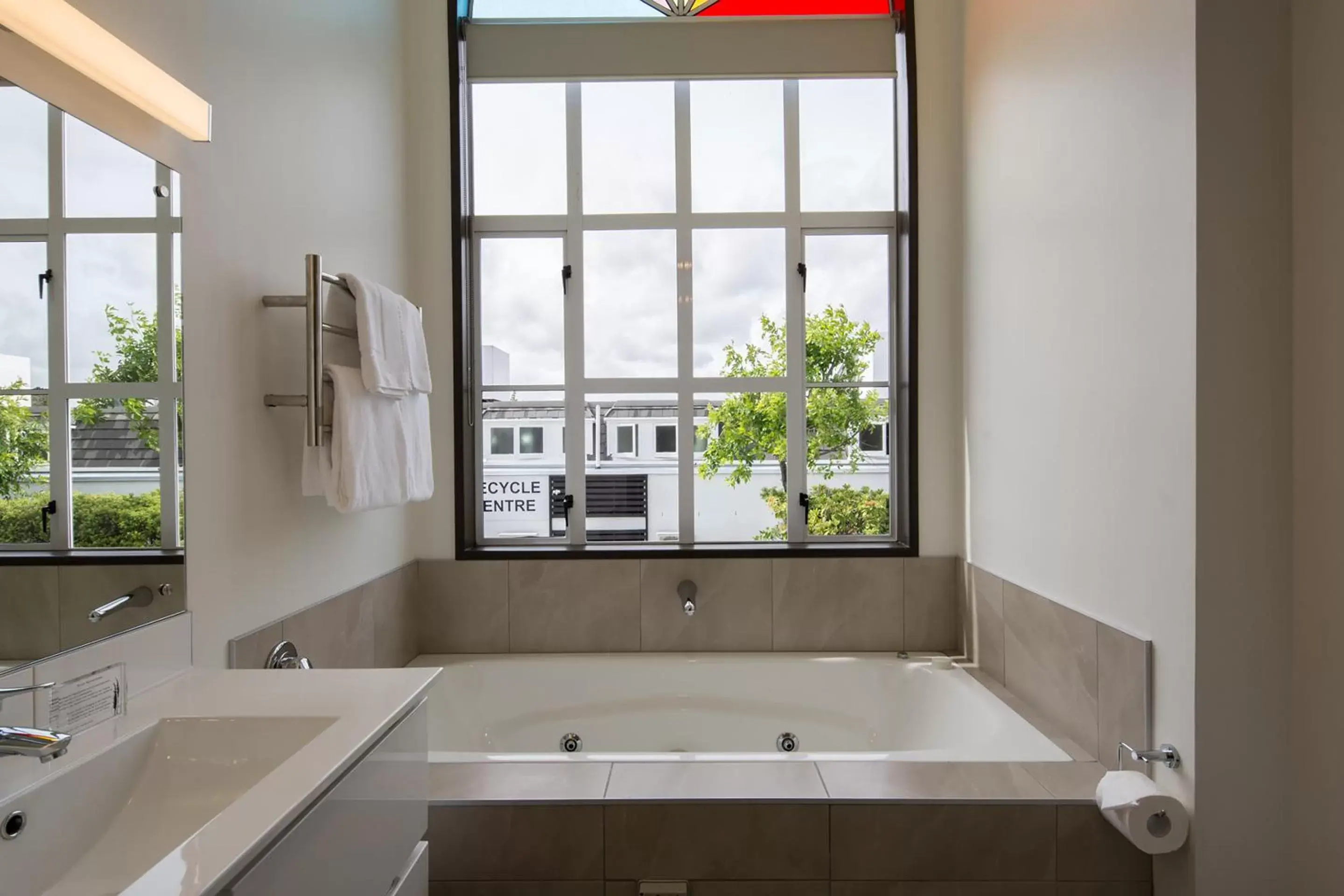 Bathroom in Pavilions Hotel