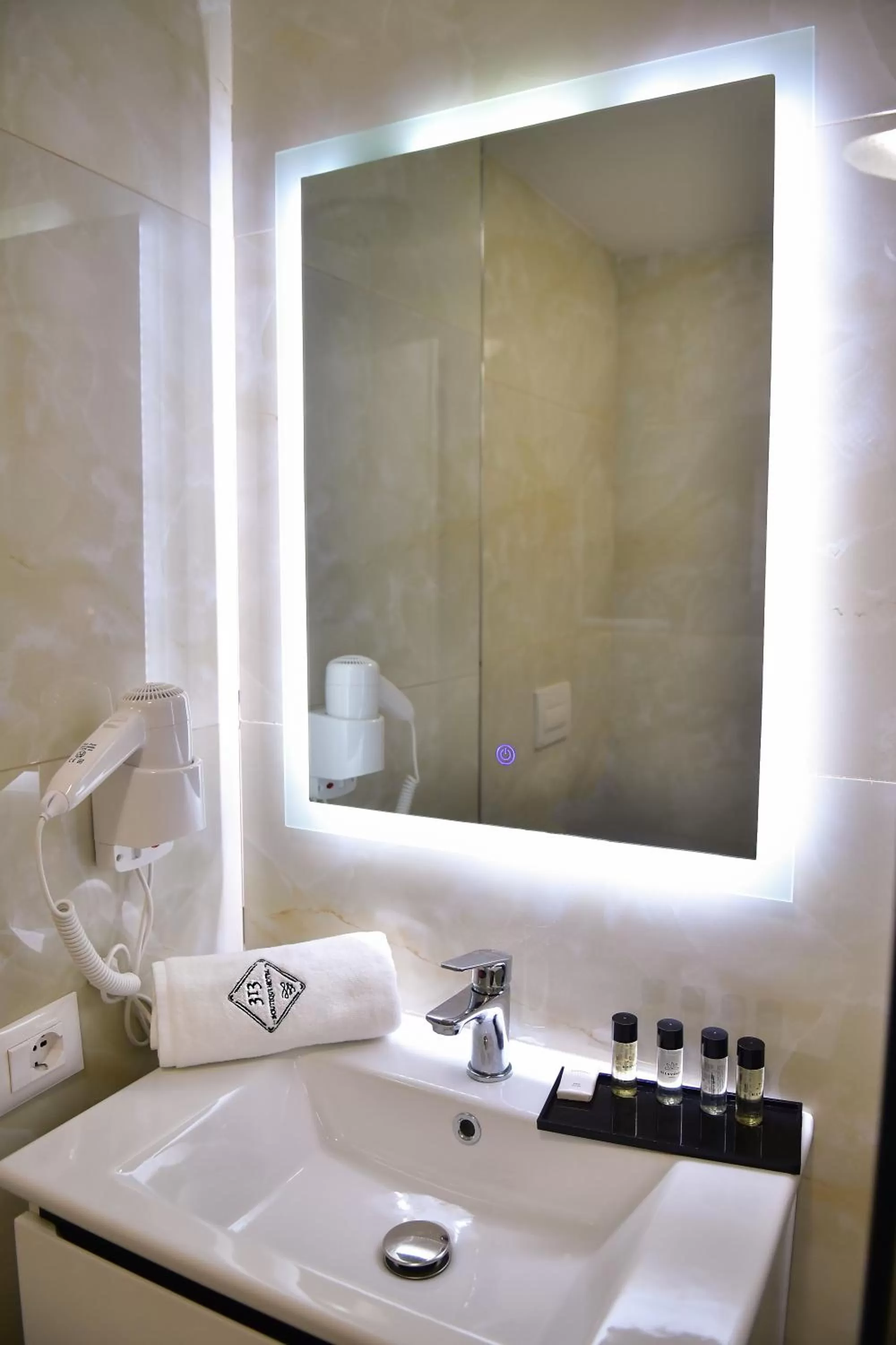 Shower, Bathroom in 313 Villa City Center Hotel