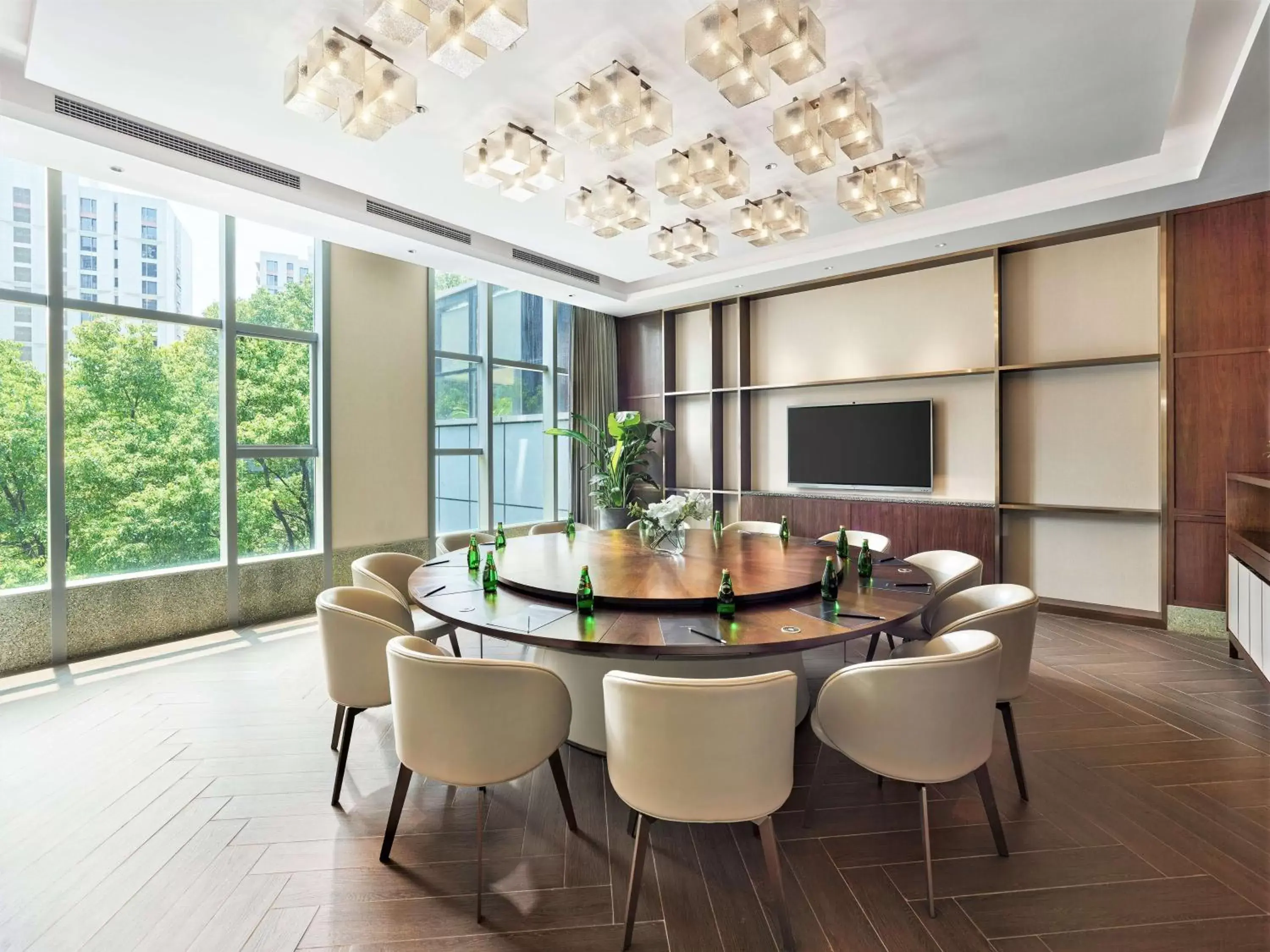 Property building in Hilton Shanghai Hongqiao Property building in Hilton Shanghai Hongqiao