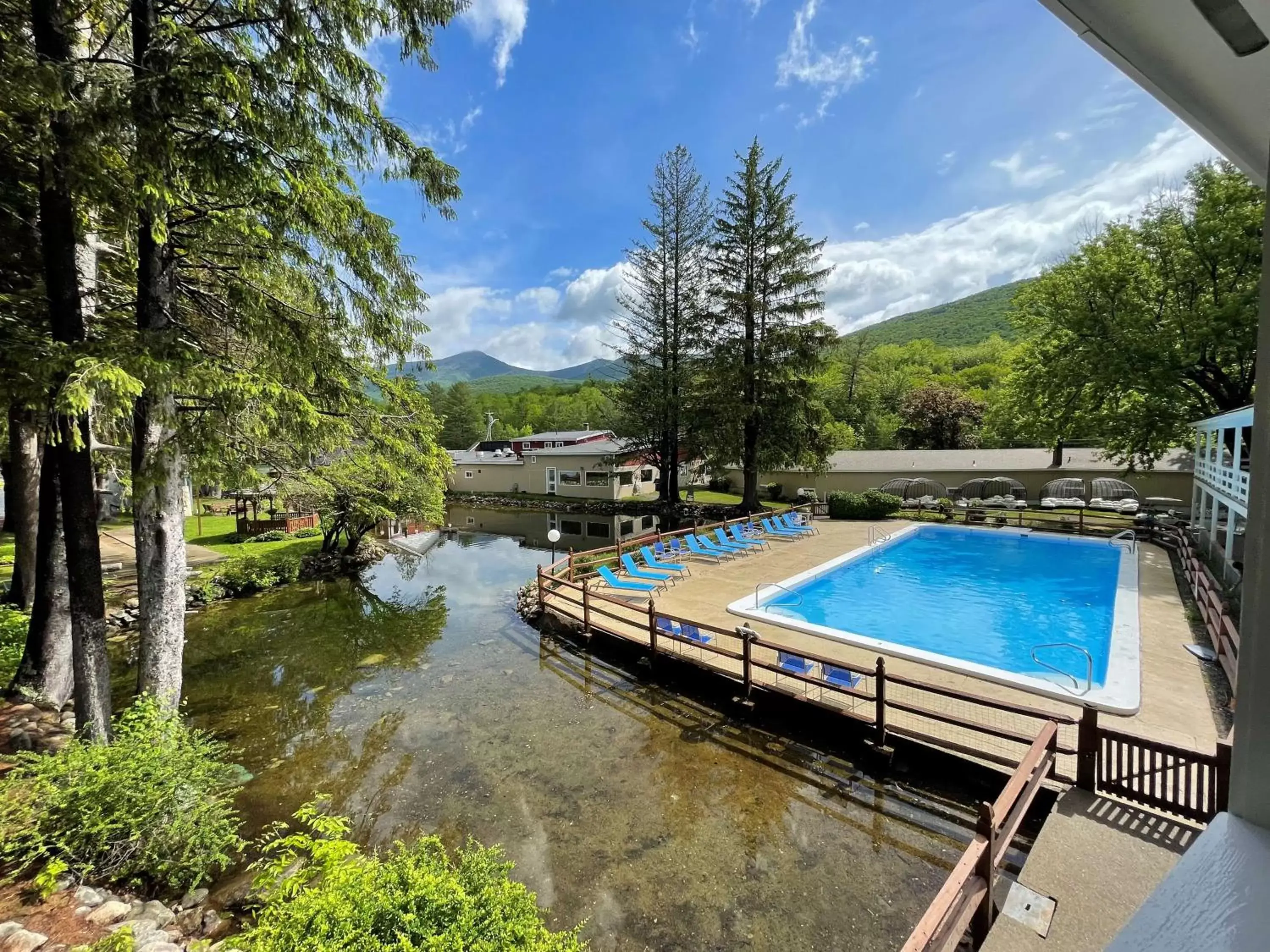 Pool view, Swimming Pool in Woodwards White Mountain Resort BW Signature Collection