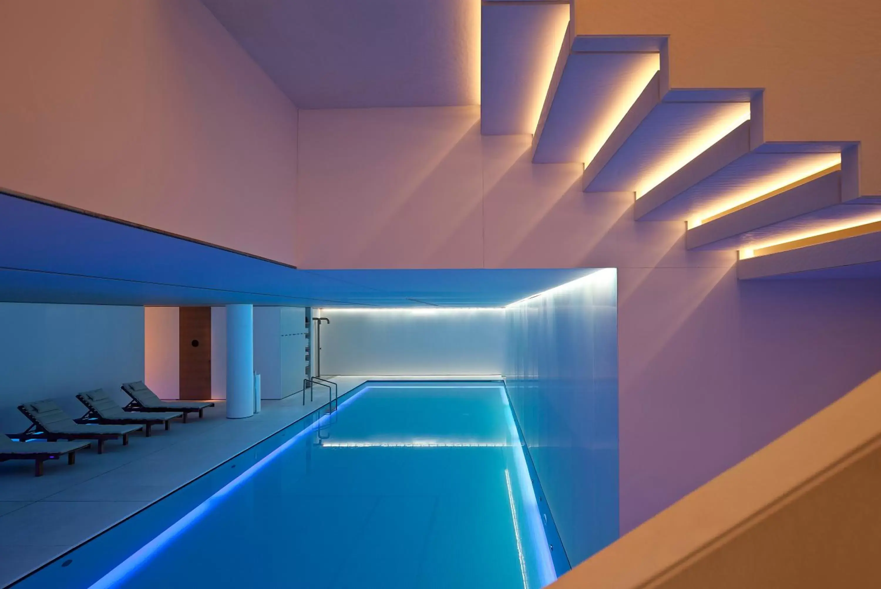Swimming Pool in Conservatorium Hotel
