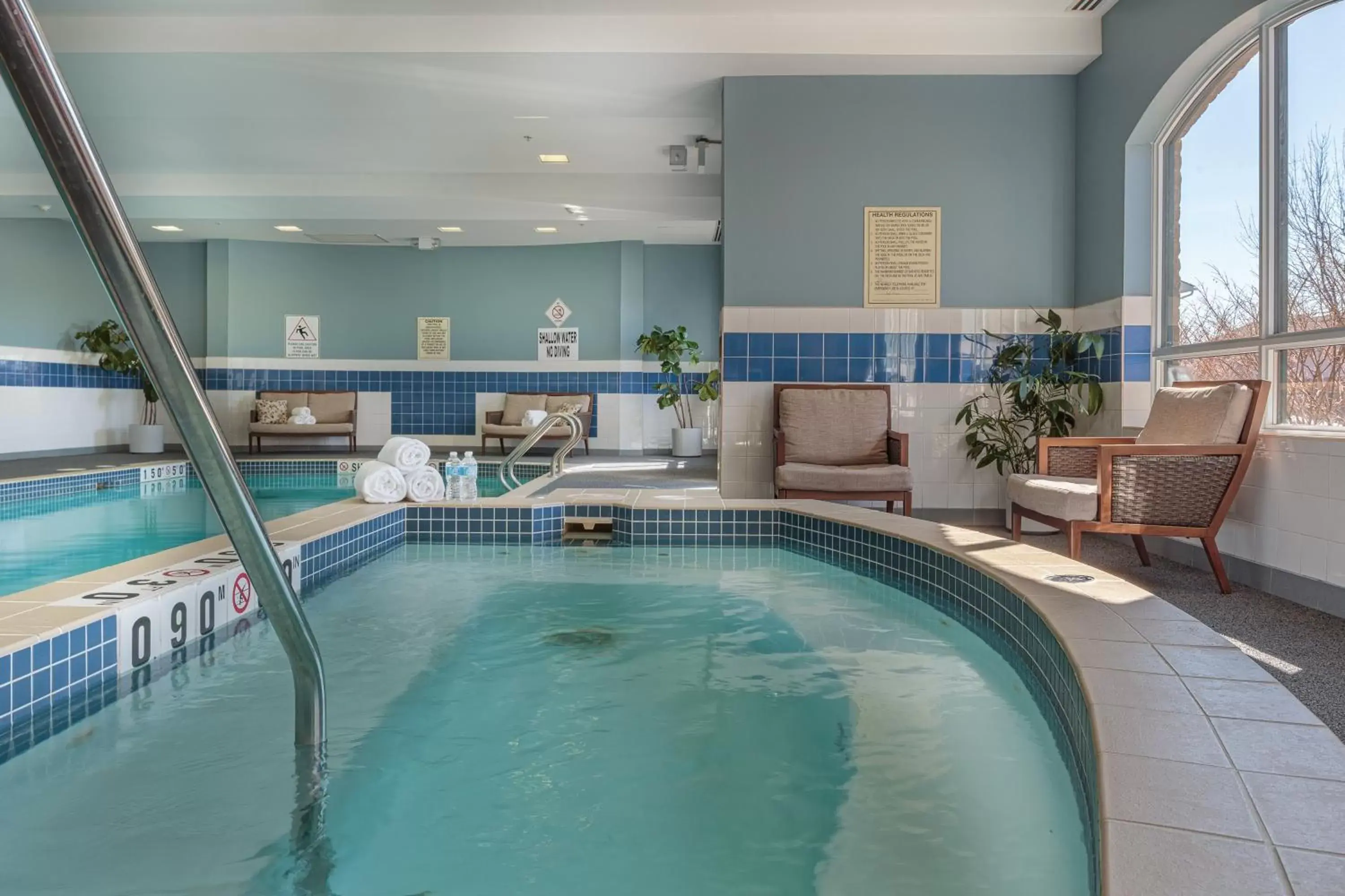 Hot Tub, Swimming Pool in Holiday Inn Express & Suites - Belleville, an IHG Hotel