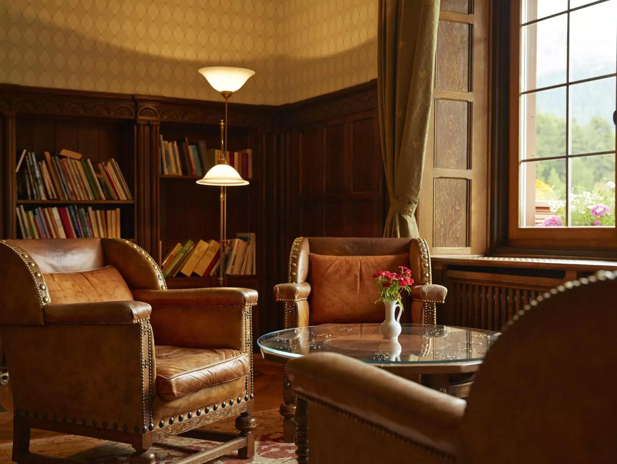 Library, Seating Area in Hotel Chesa Spuondas