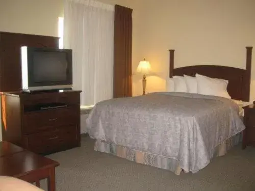 Bed in Staybridge Suites Cleveland Mayfield Heights Beachwood, an IHG Hotel