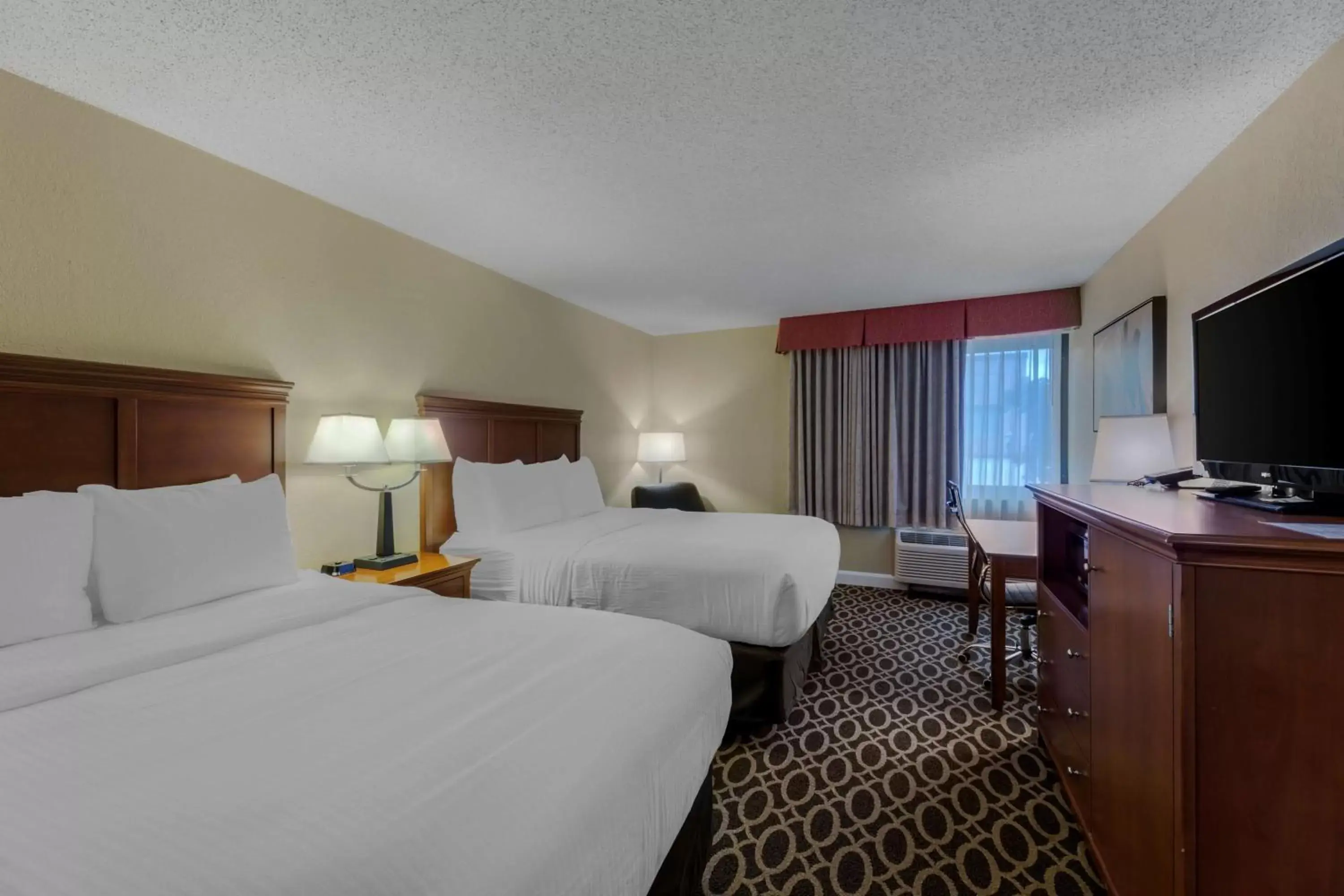 Bedroom, Bed in Best Western Plus Wooster Hotel & Conference Center