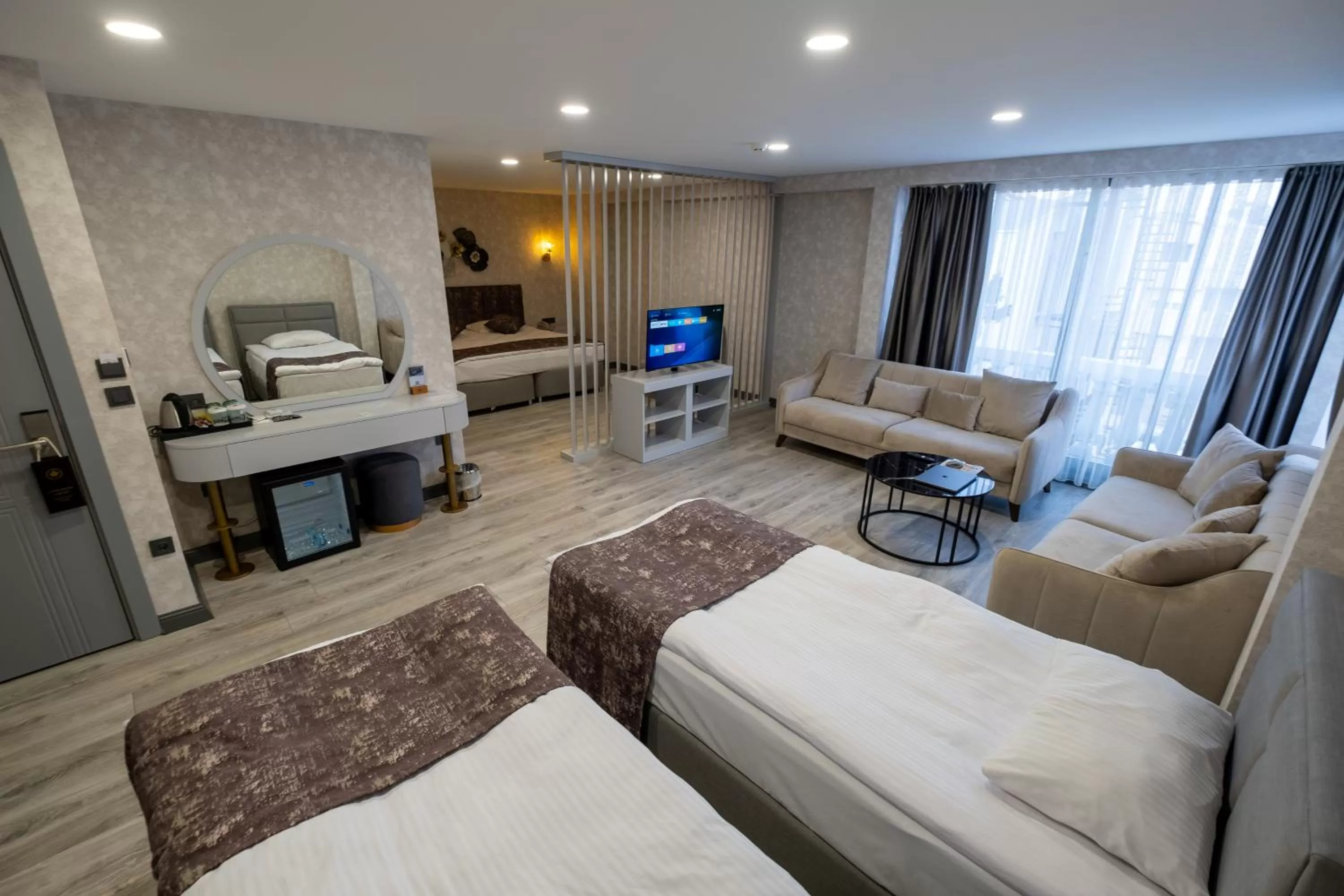 Bed, Seating Area in Avion Suite Hotel