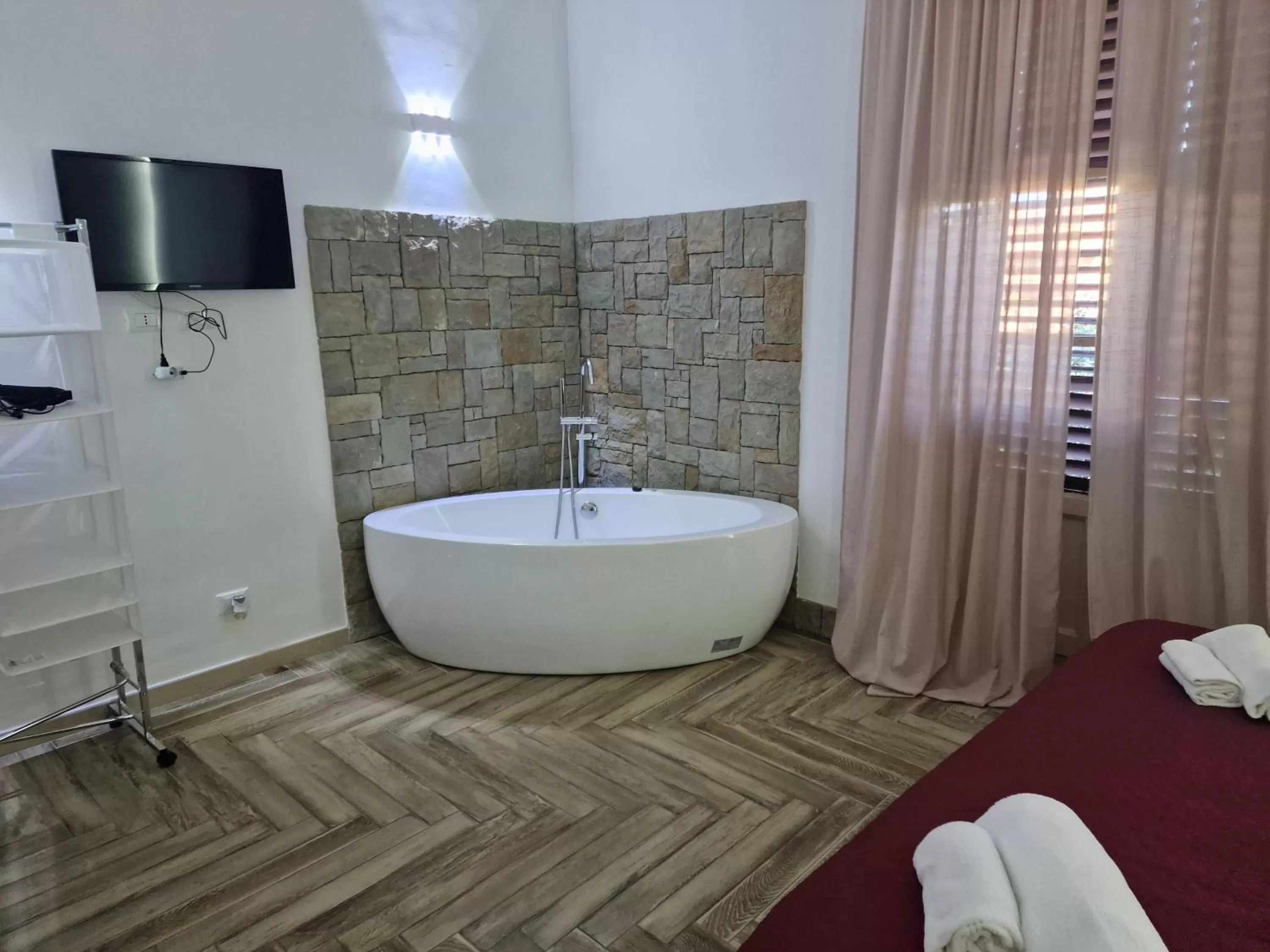 Bath, Bathroom in Calypso Il Binario Elegance