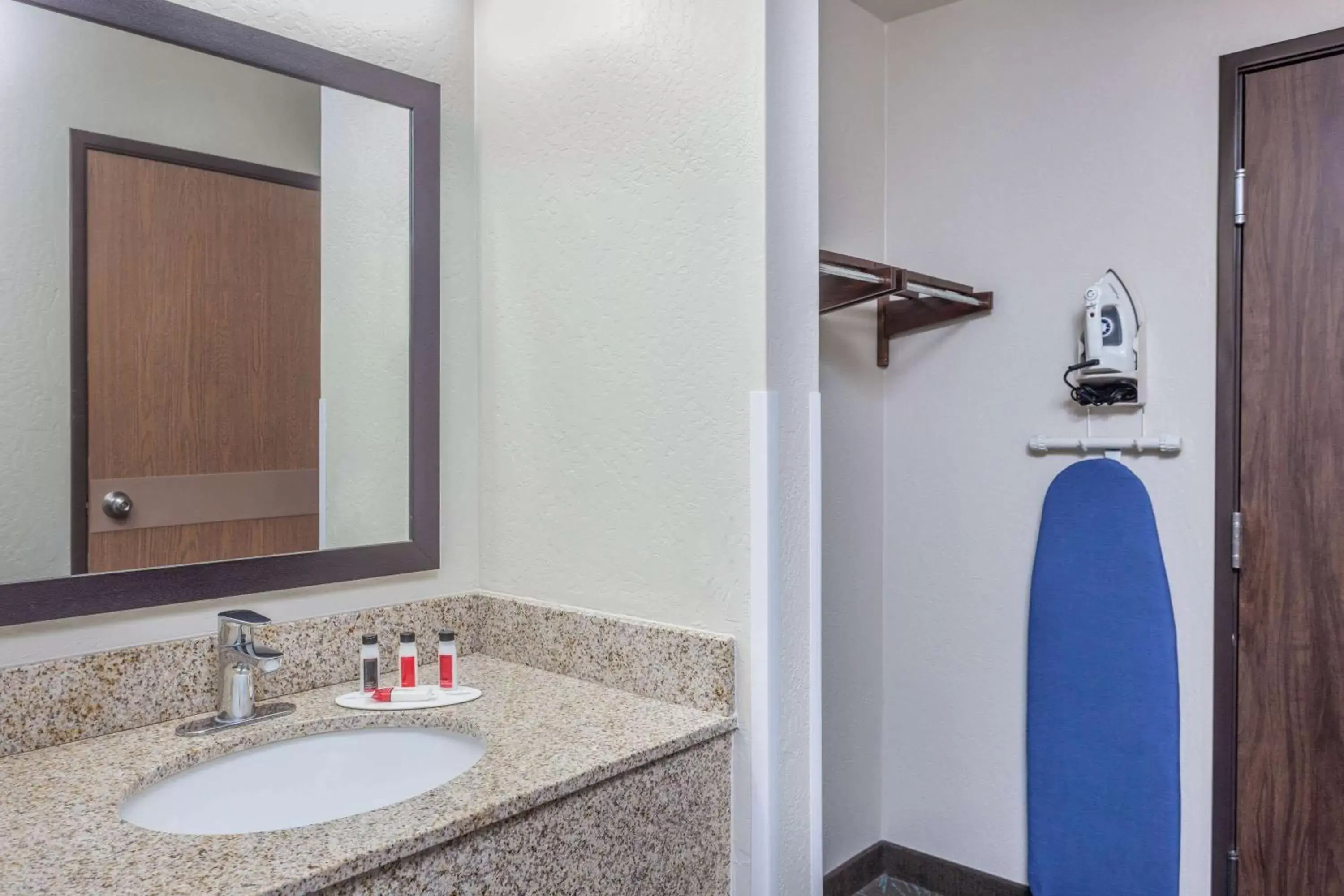 Bathroom in Days Inn & Suites by Wyndham East Flagstaff