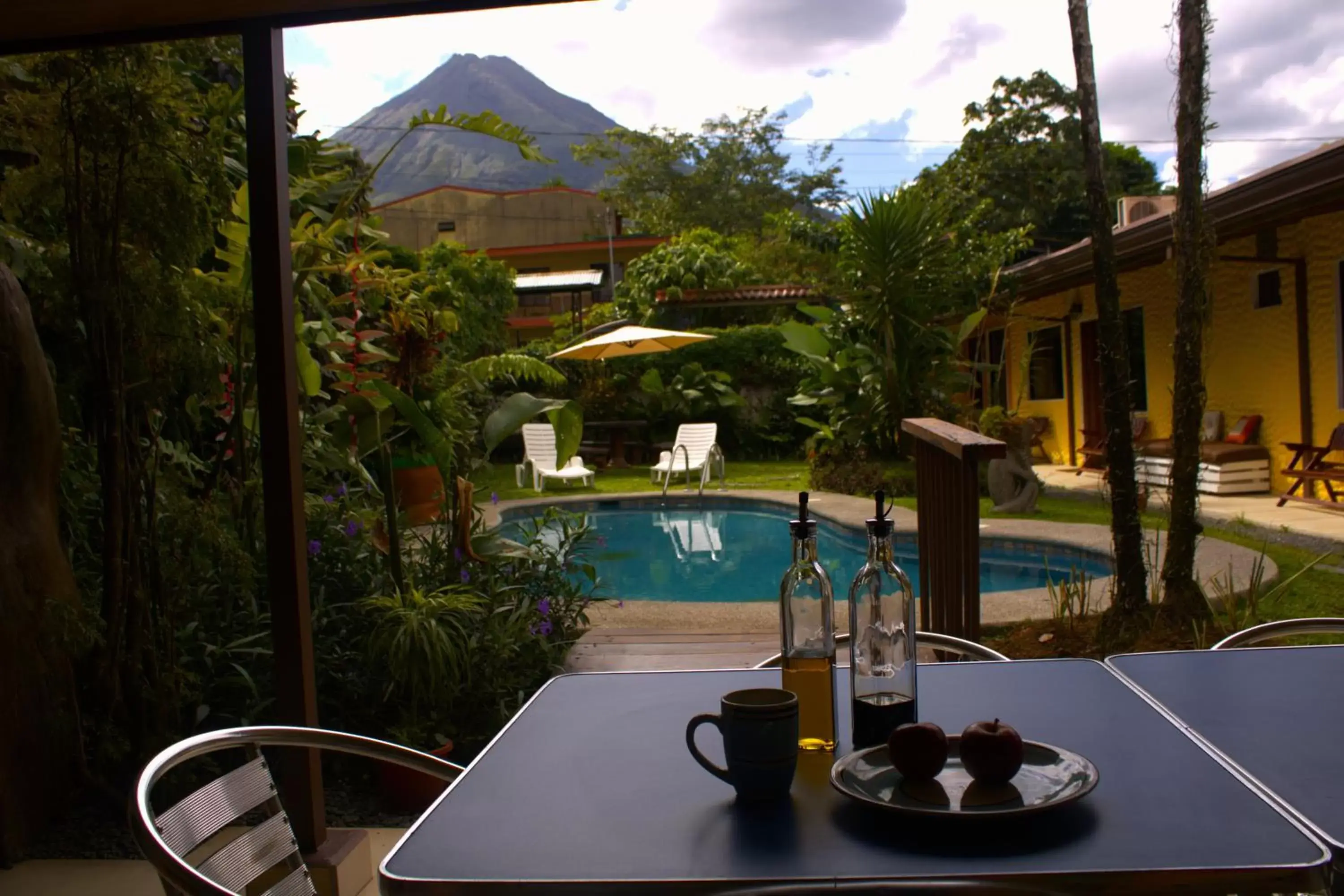 Communal kitchen, Swimming Pool in Hotel Arte Natura