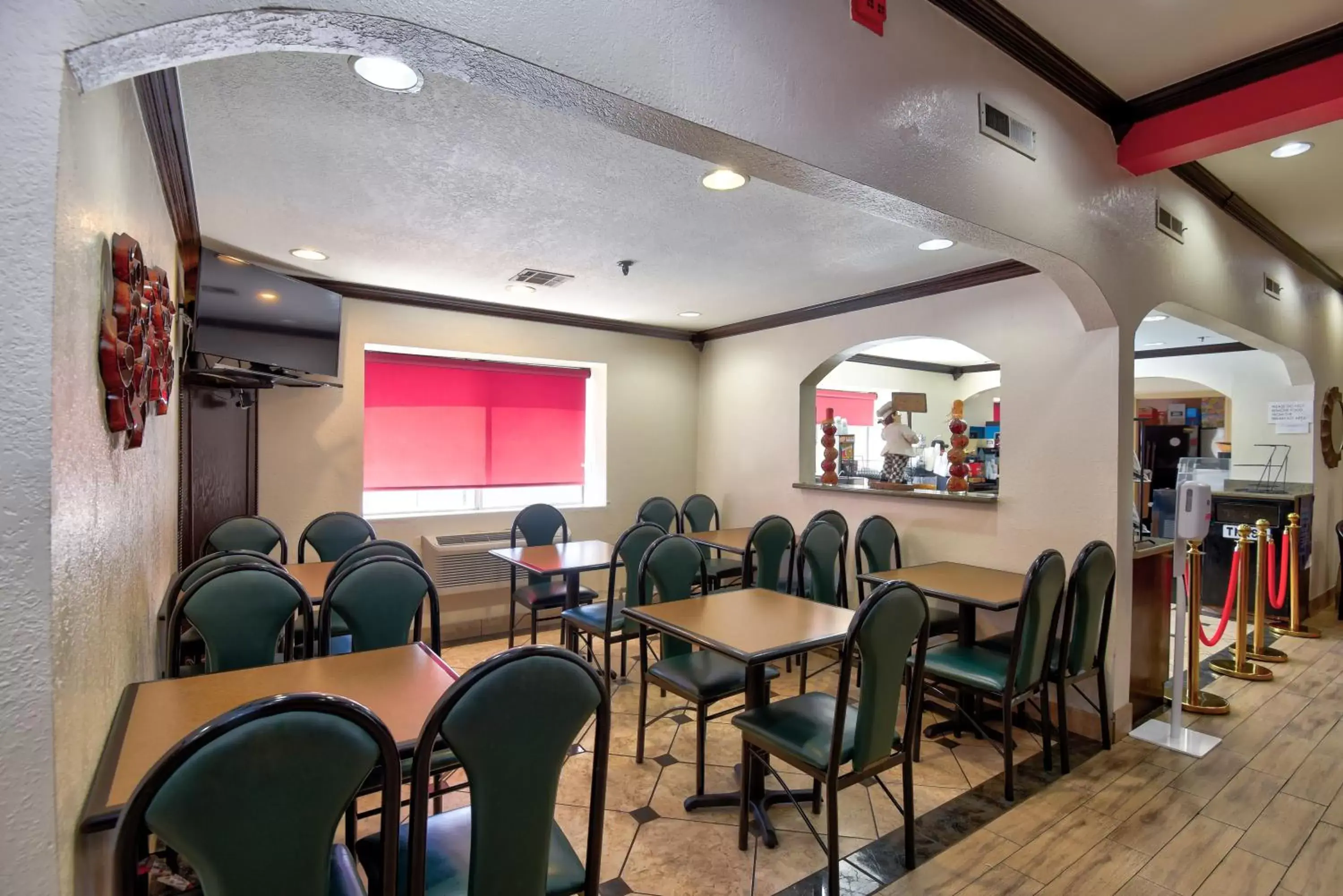 Seating area in Ramada by Wyndham Oklahoma City Airport North