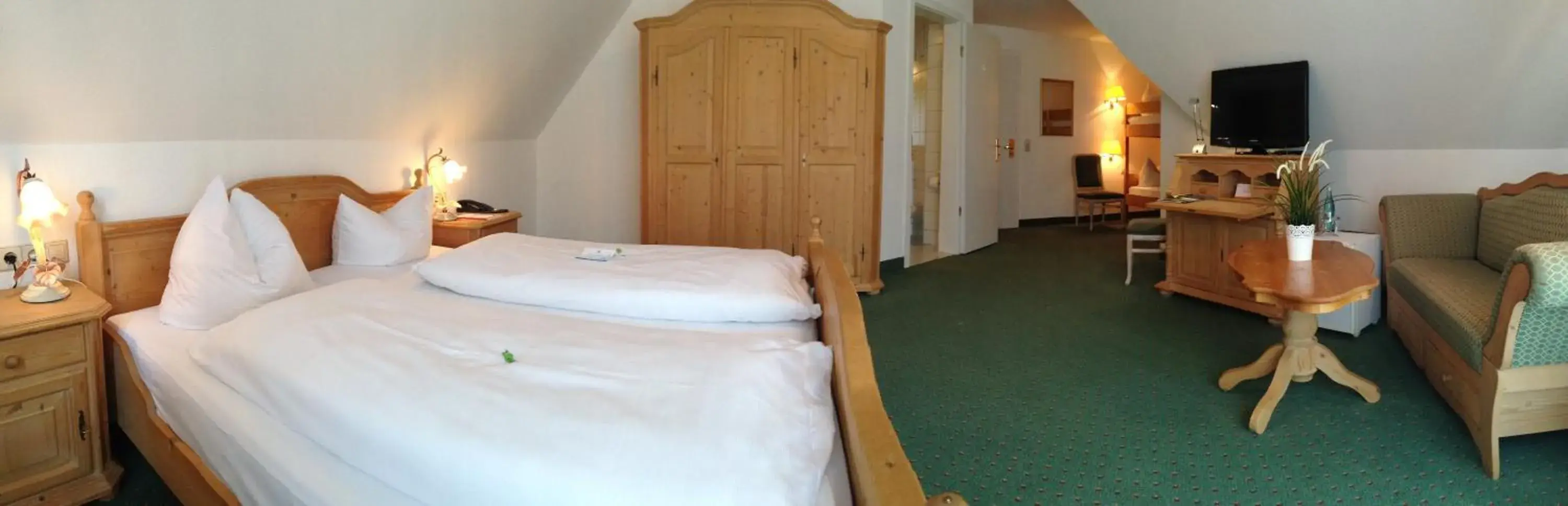 Photo of the whole room, Bed in Flair Hotel Vier Jahreszeiten