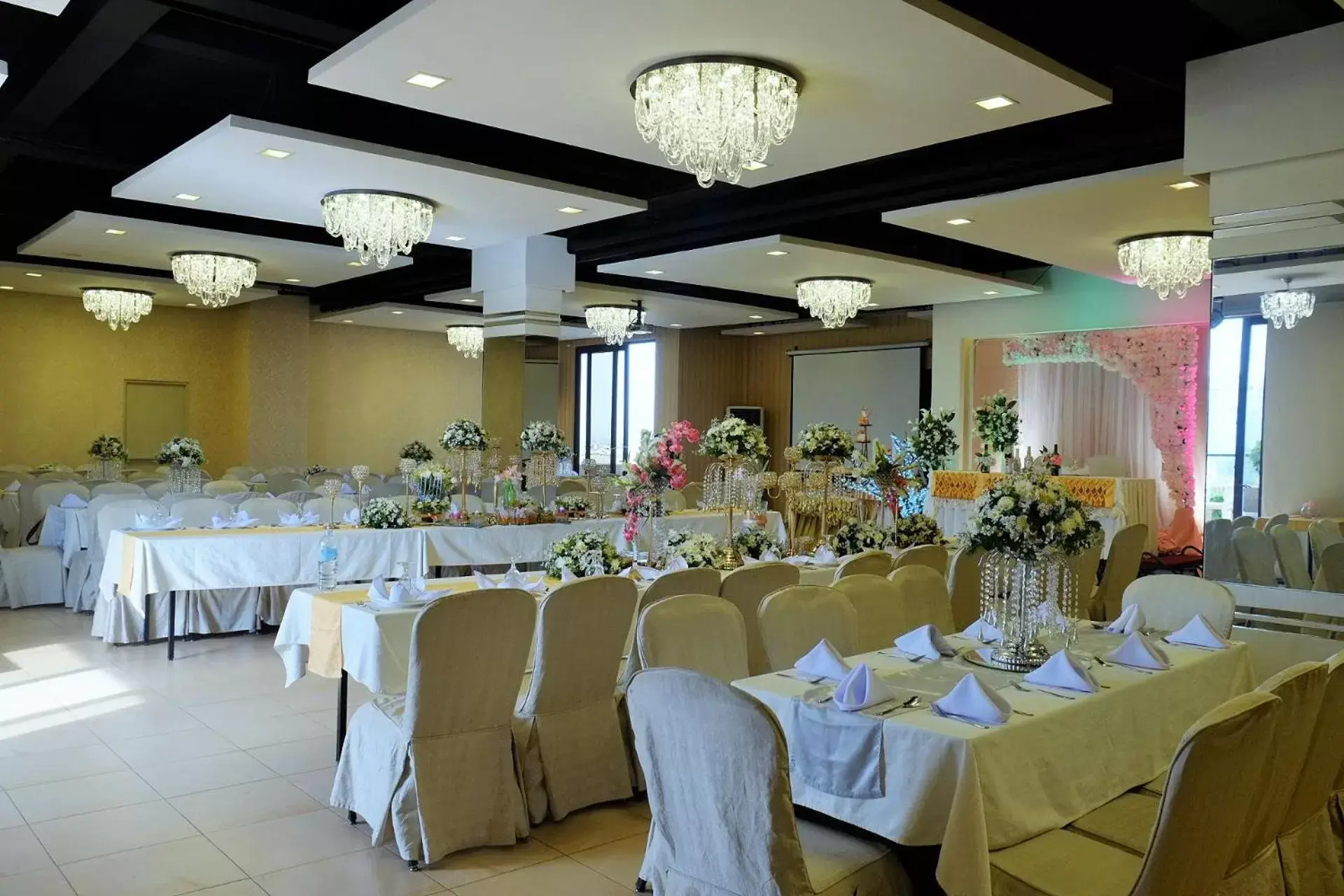 Business facilities, Banquet Facilities in Castle Peak Hotel