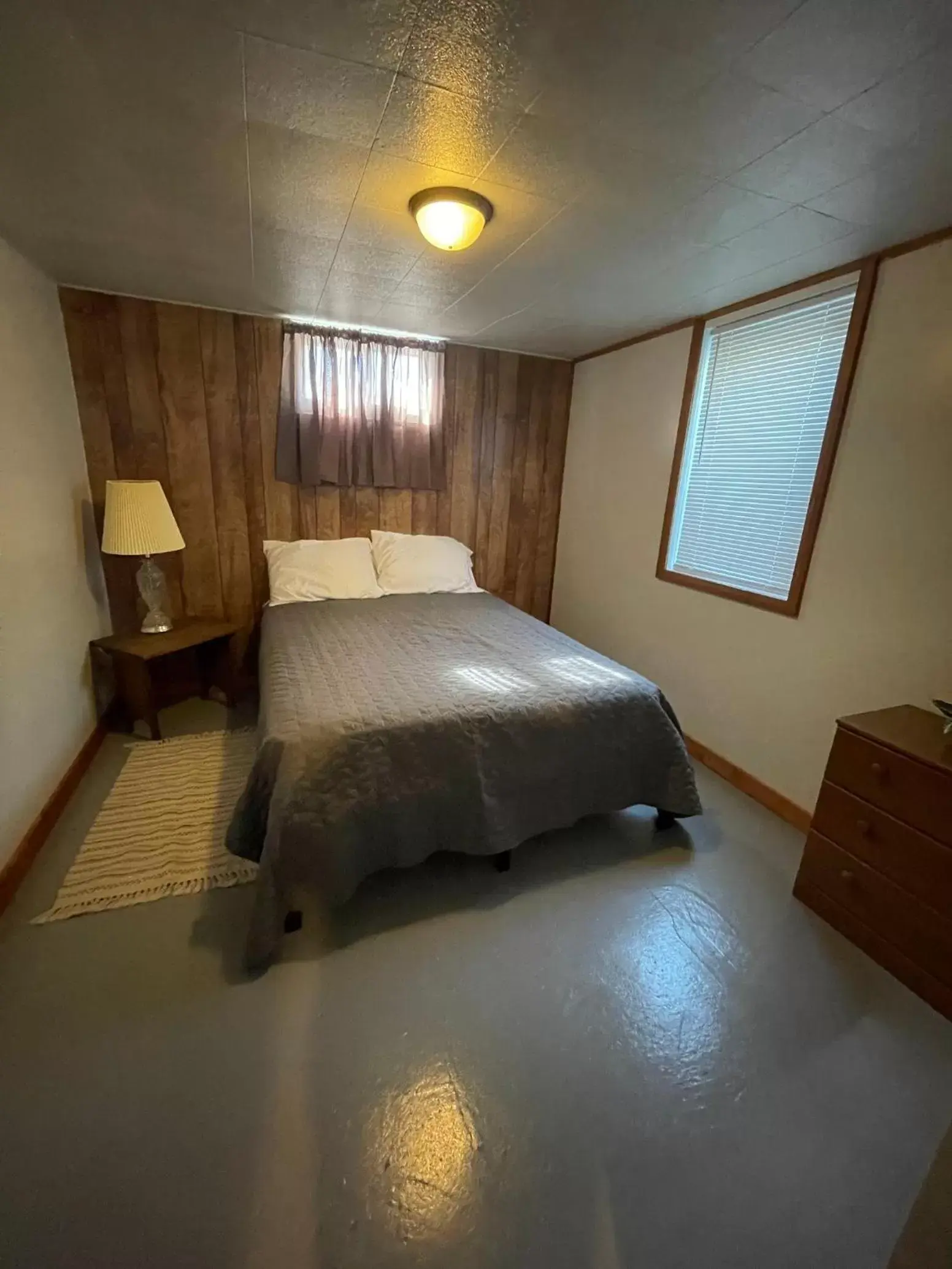 Three-Bedroom House in East Side Motel & Cabins