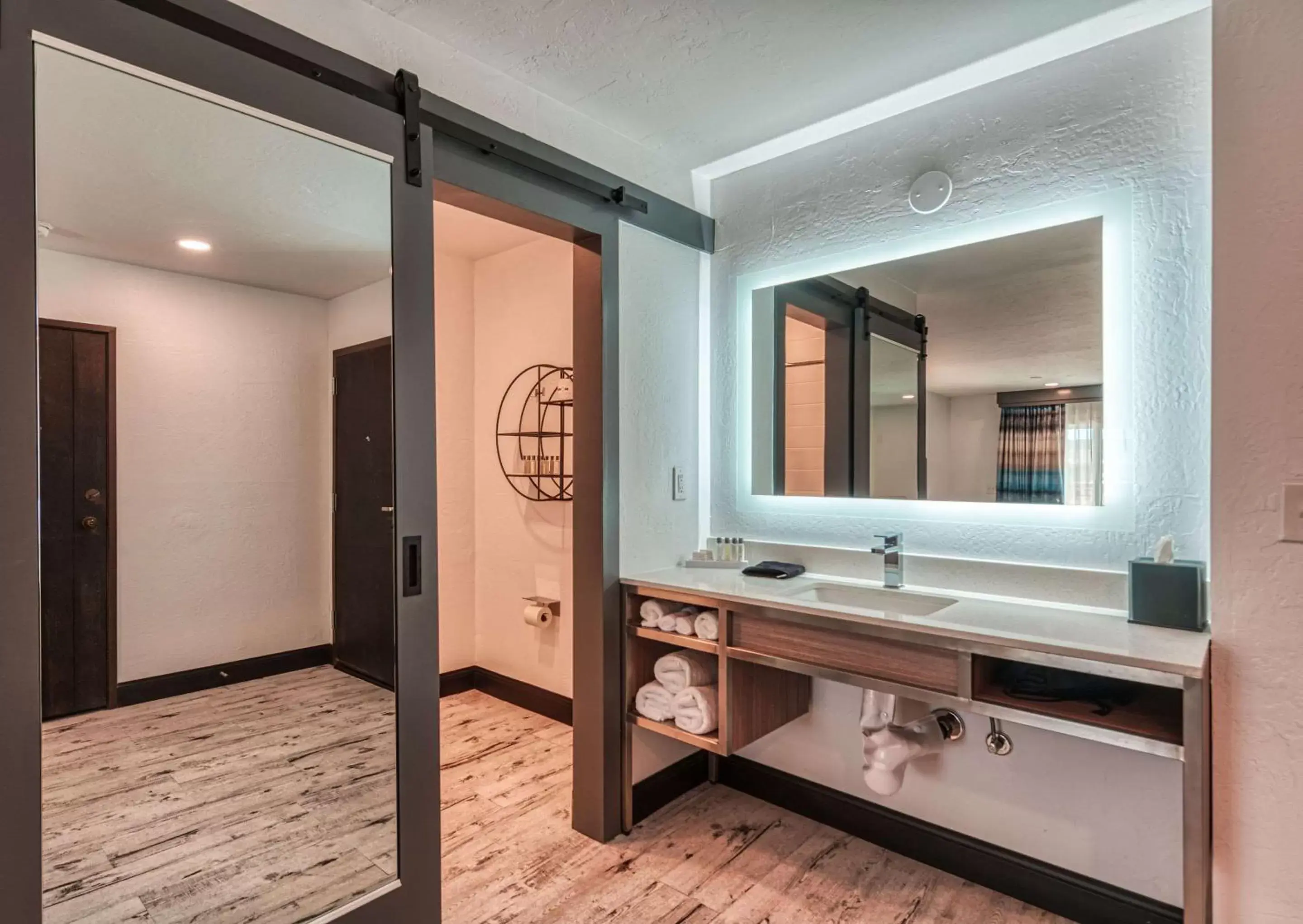 Bathroom in Casa Via Mar Inn, Ascend Hotel Collection