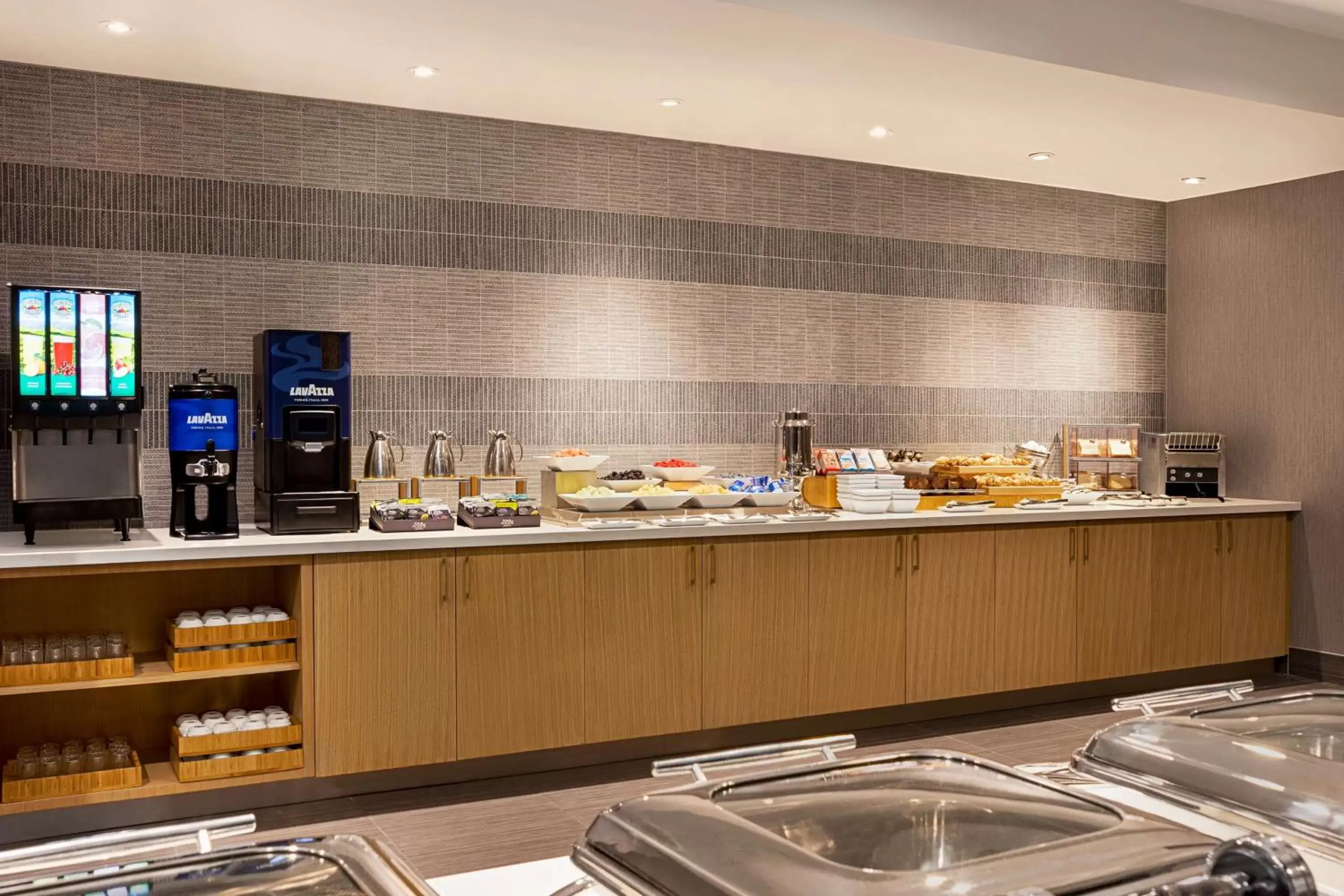 Breakfast, Restaurant/Places to Eat in Doubletree By Hilton Pointe Claire Montreal Airport West