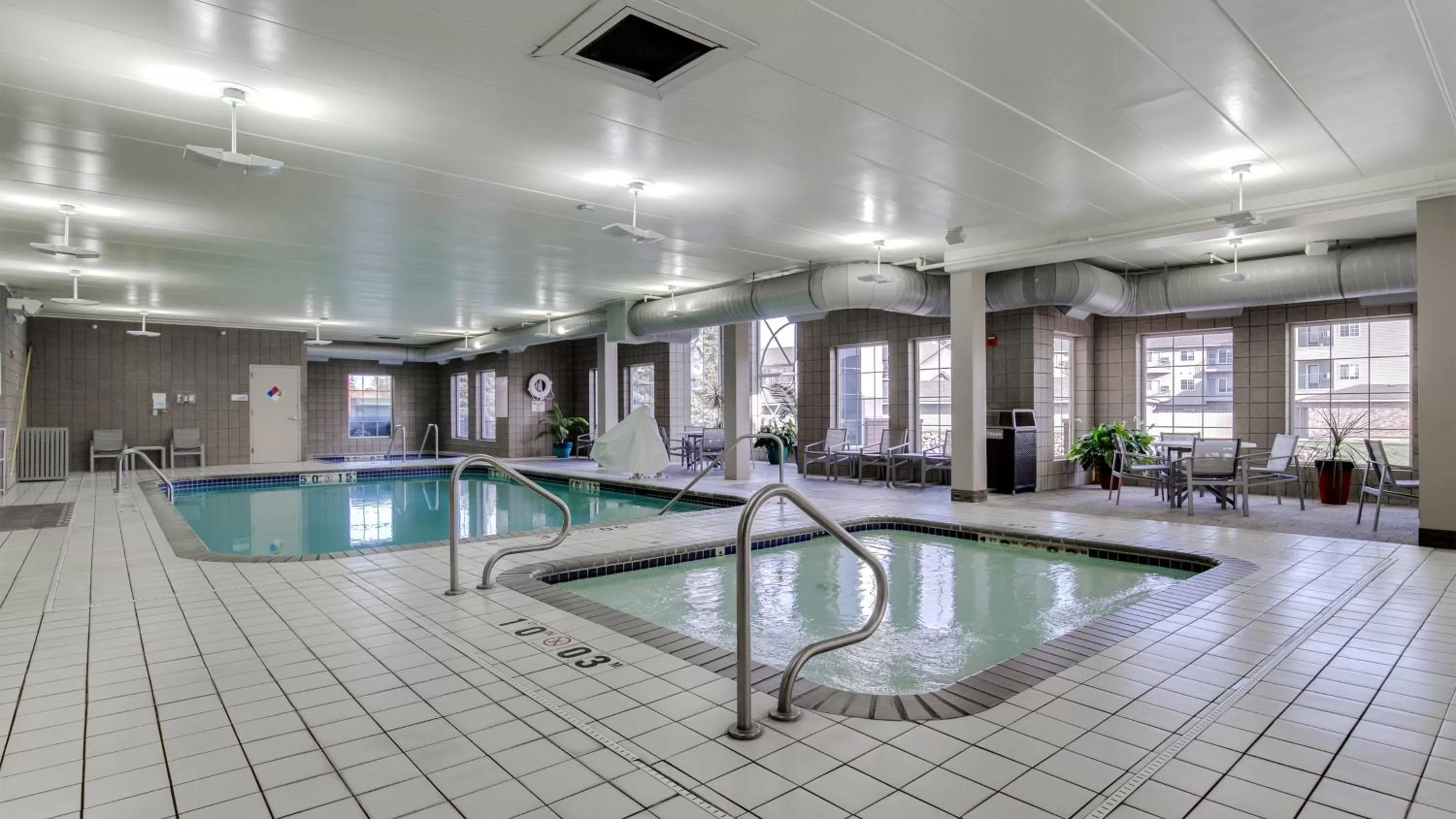 Swimming pool in Holiday Inn Express and Suites St. Cloud by IHG