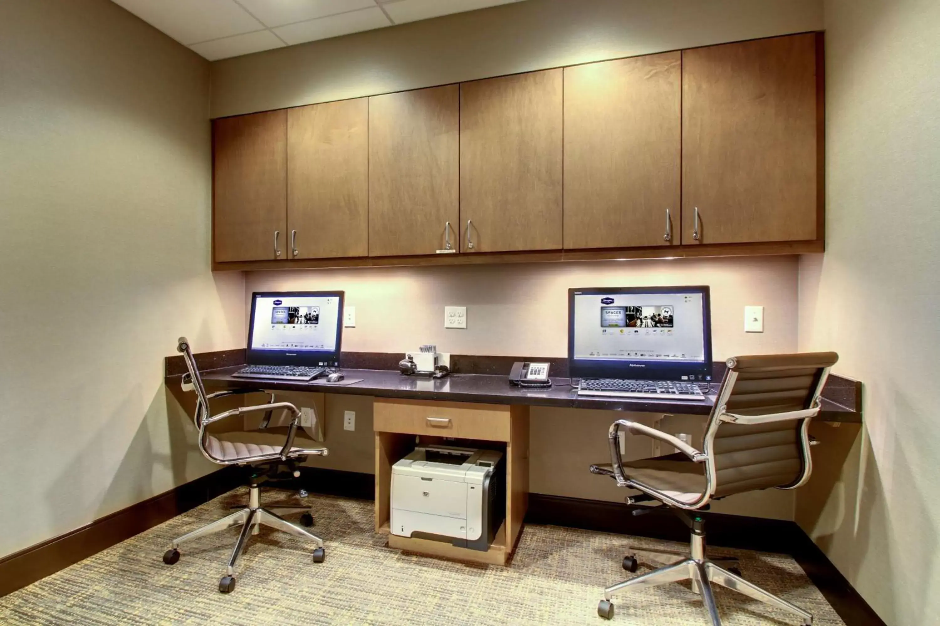 Business facilities, Business Area/Conference Room in Hampton Inn & Suites Milwaukee West