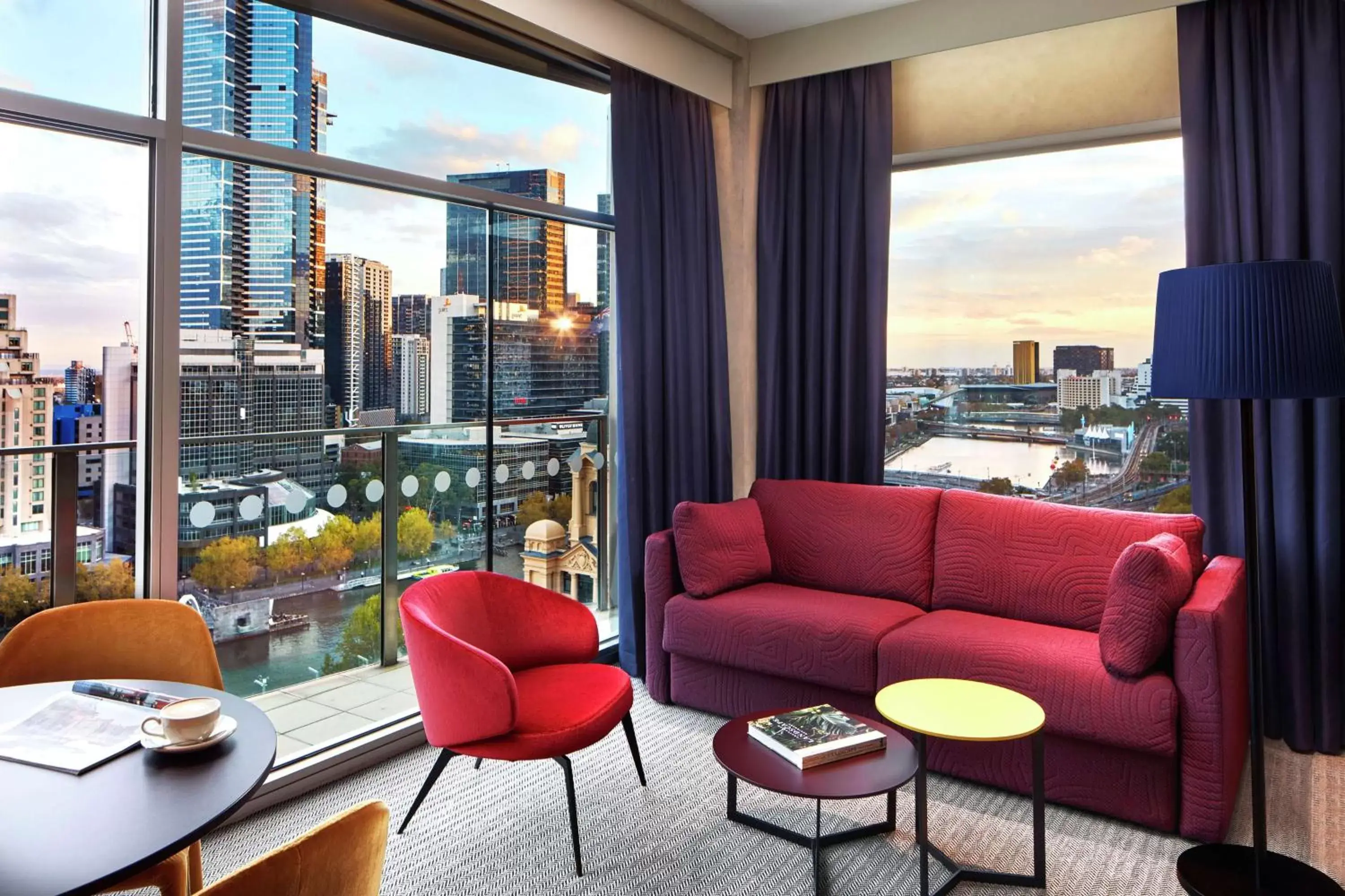 Living room, Seating Area in DoubleTree by Hilton Melbourne