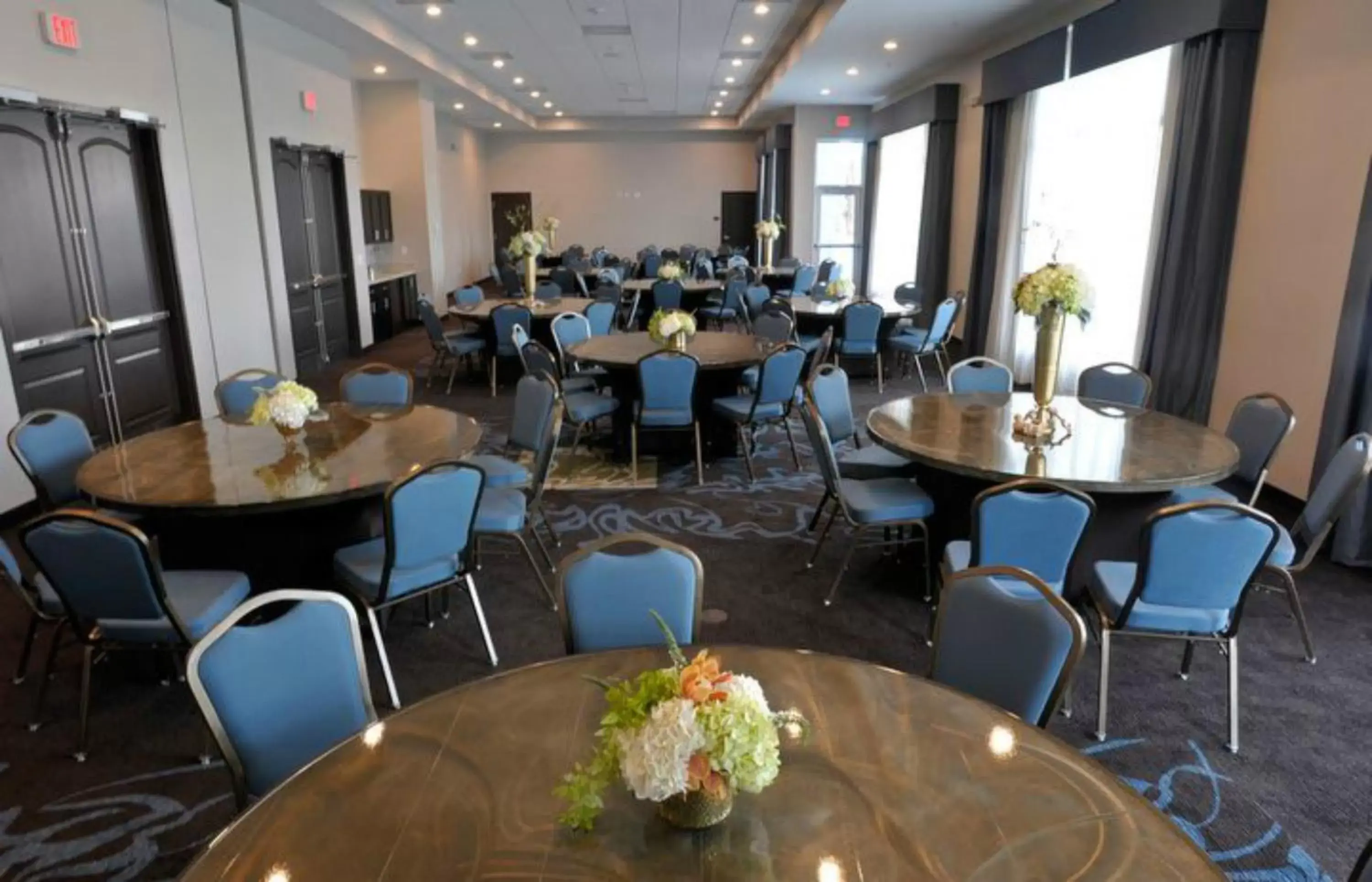 Banquet/Function facilities, Restaurant/Places to Eat in Staybridge Suites St. Petersburg FL, an IHG Hotel