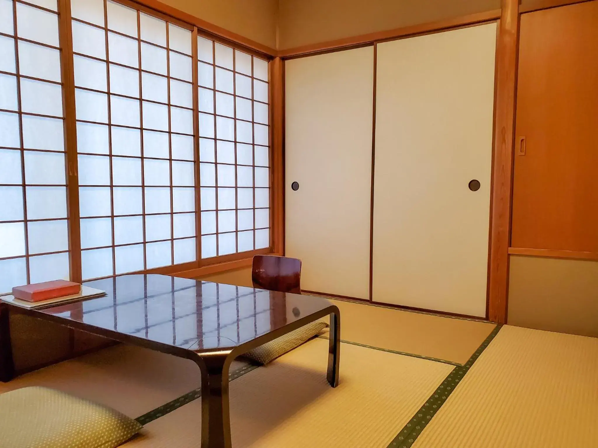 Photo of the whole room in Ryokan Ryokufuso