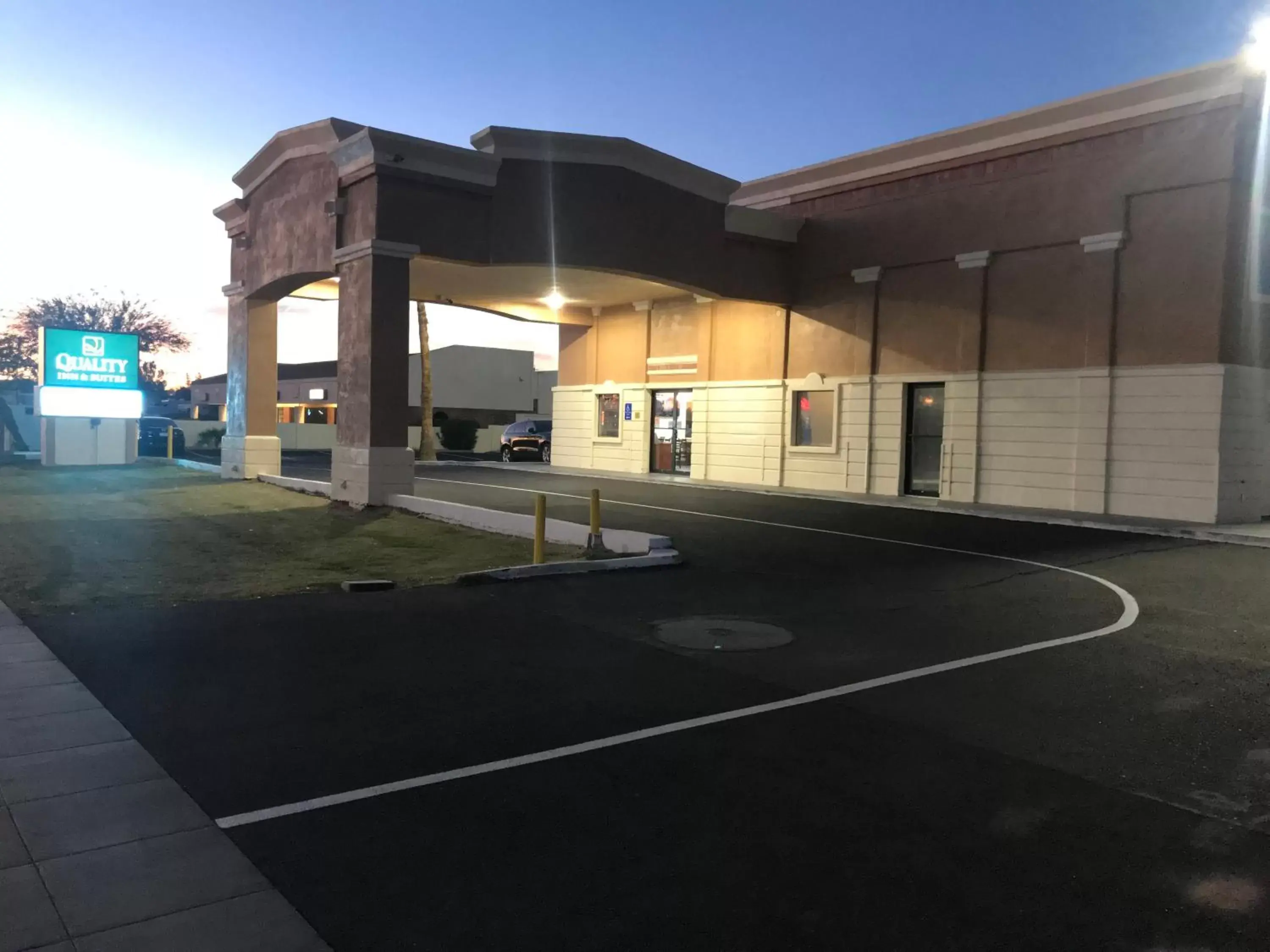 Property Building in Quality Inn & Suites near Downtown Mesa
