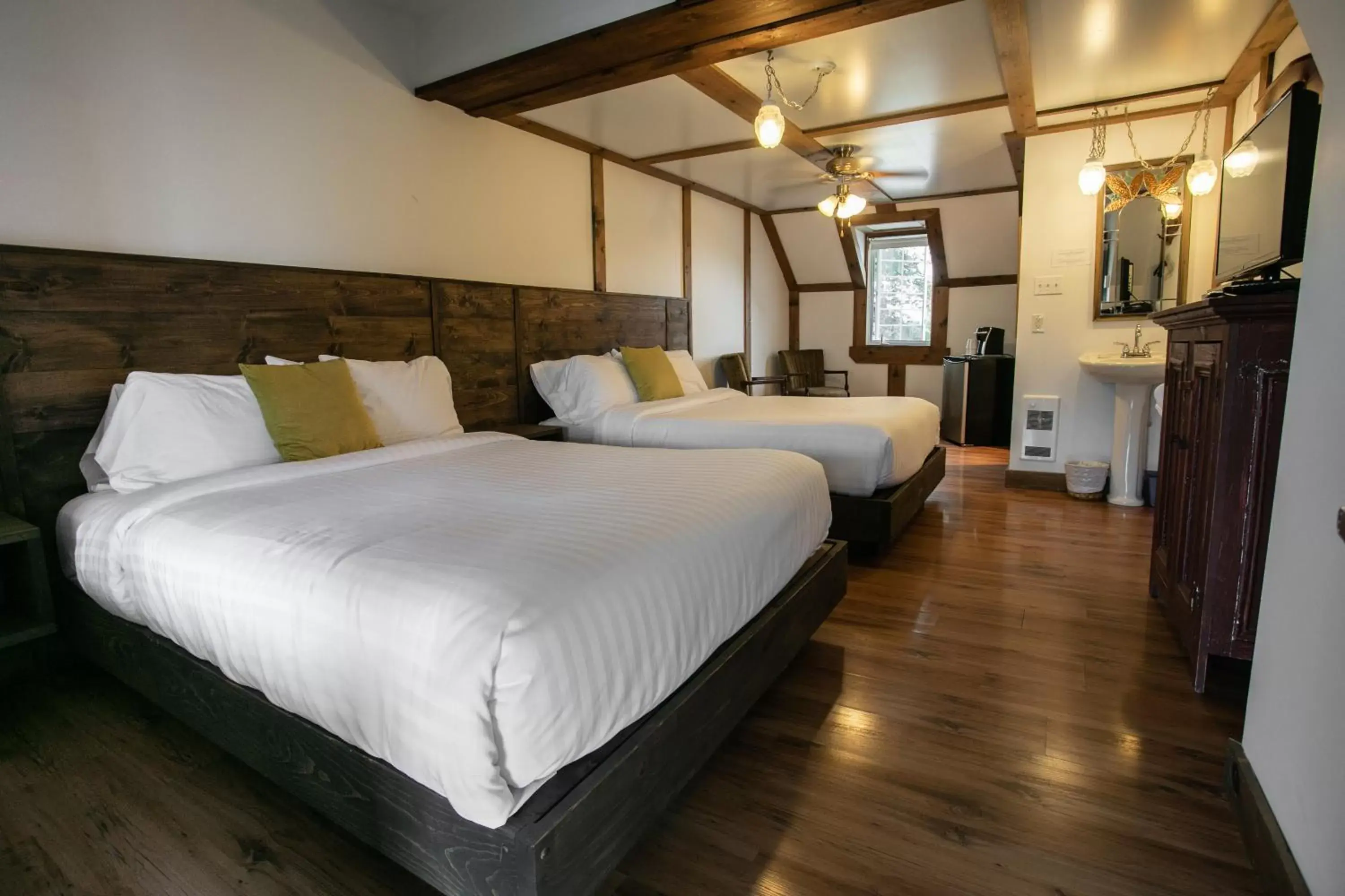 Bedroom, Bed in Auberge Seigneurie des Monts