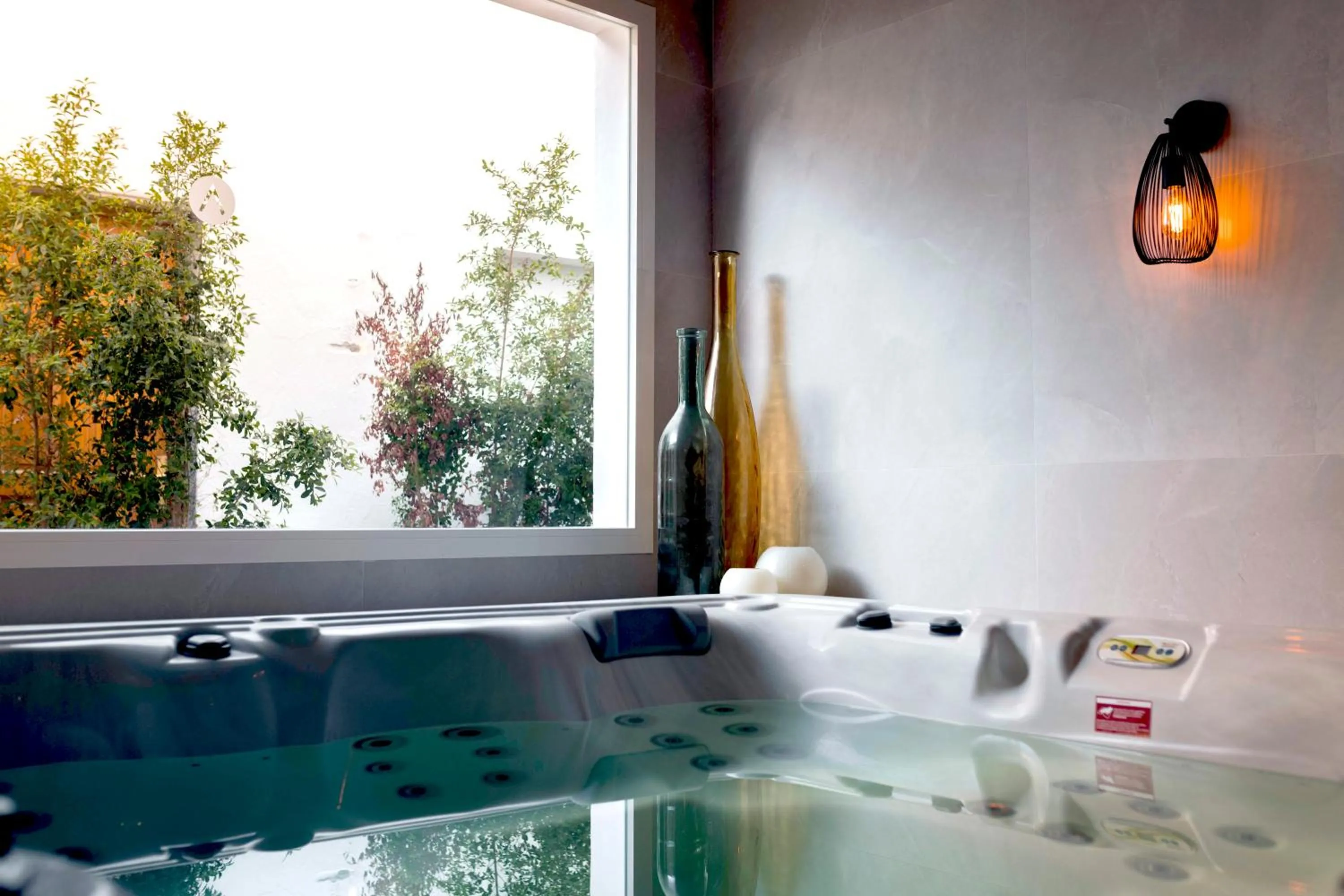 Hot Tub in Alfons Hotel