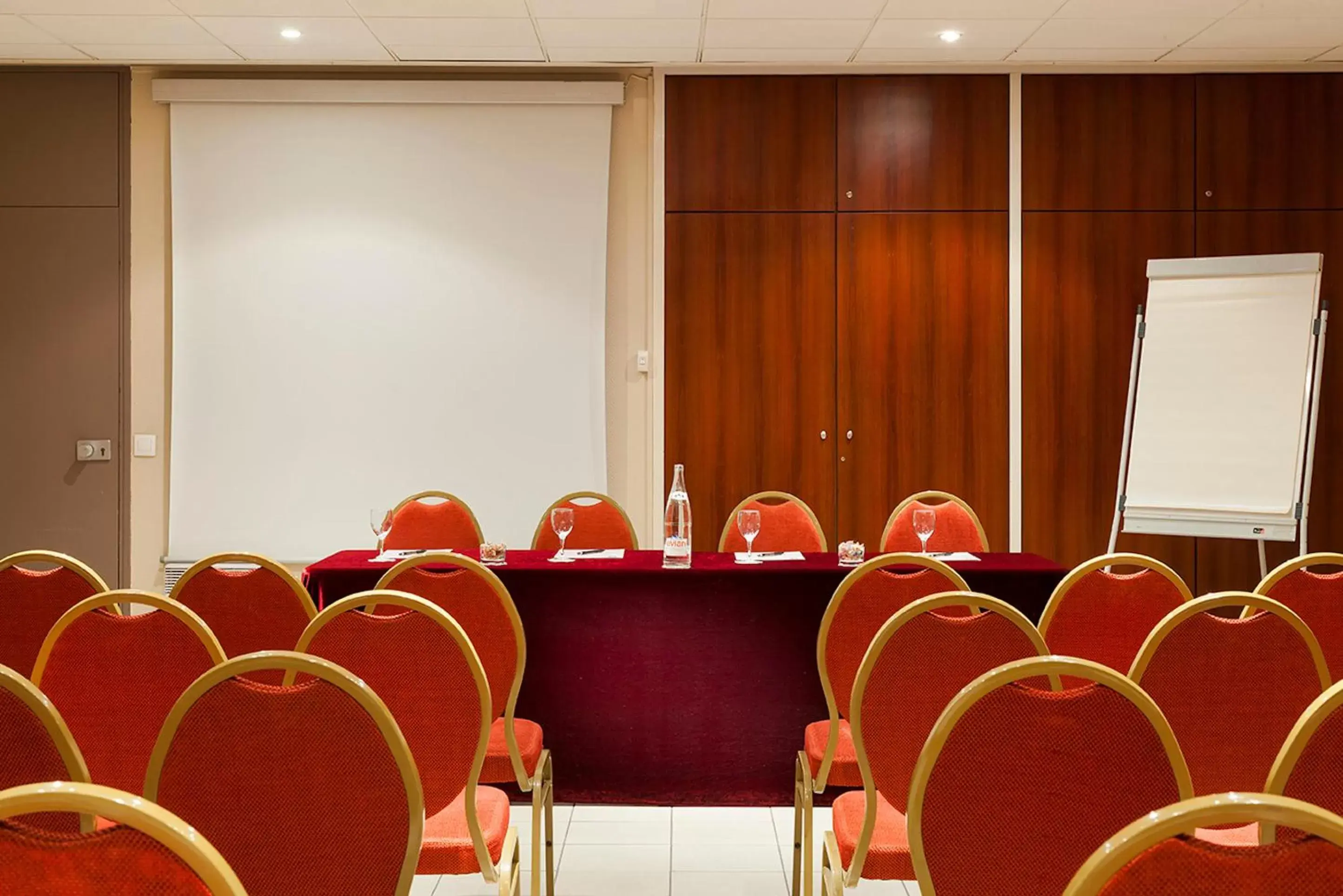 Meeting/conference room in Hôtel des Arcades de Cachan - Grand Paris Sud
