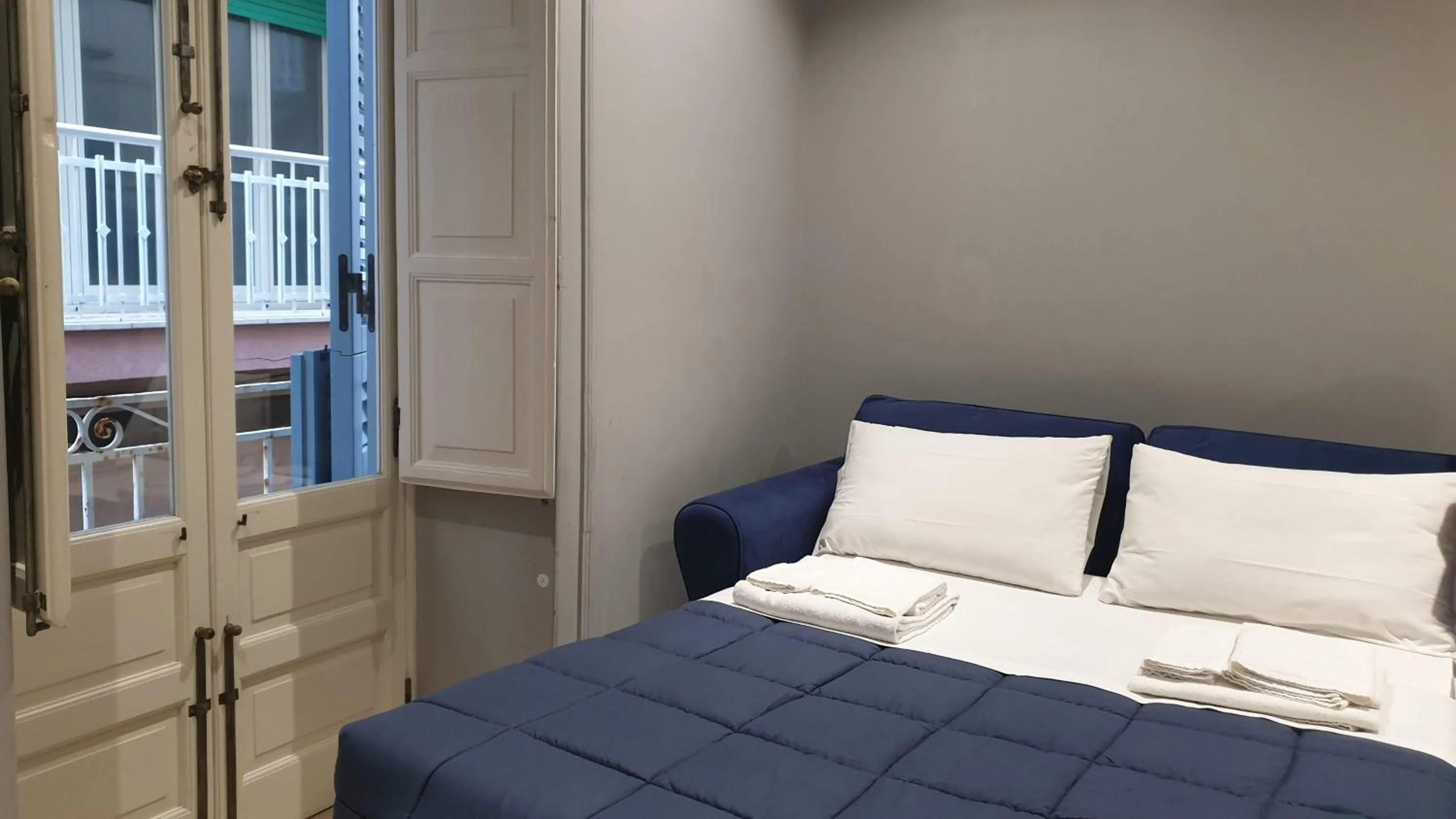 Living room, Bed in ZIBIBBO SUITES & ROOMS - Aparthotel in Centro Storico a Trapani